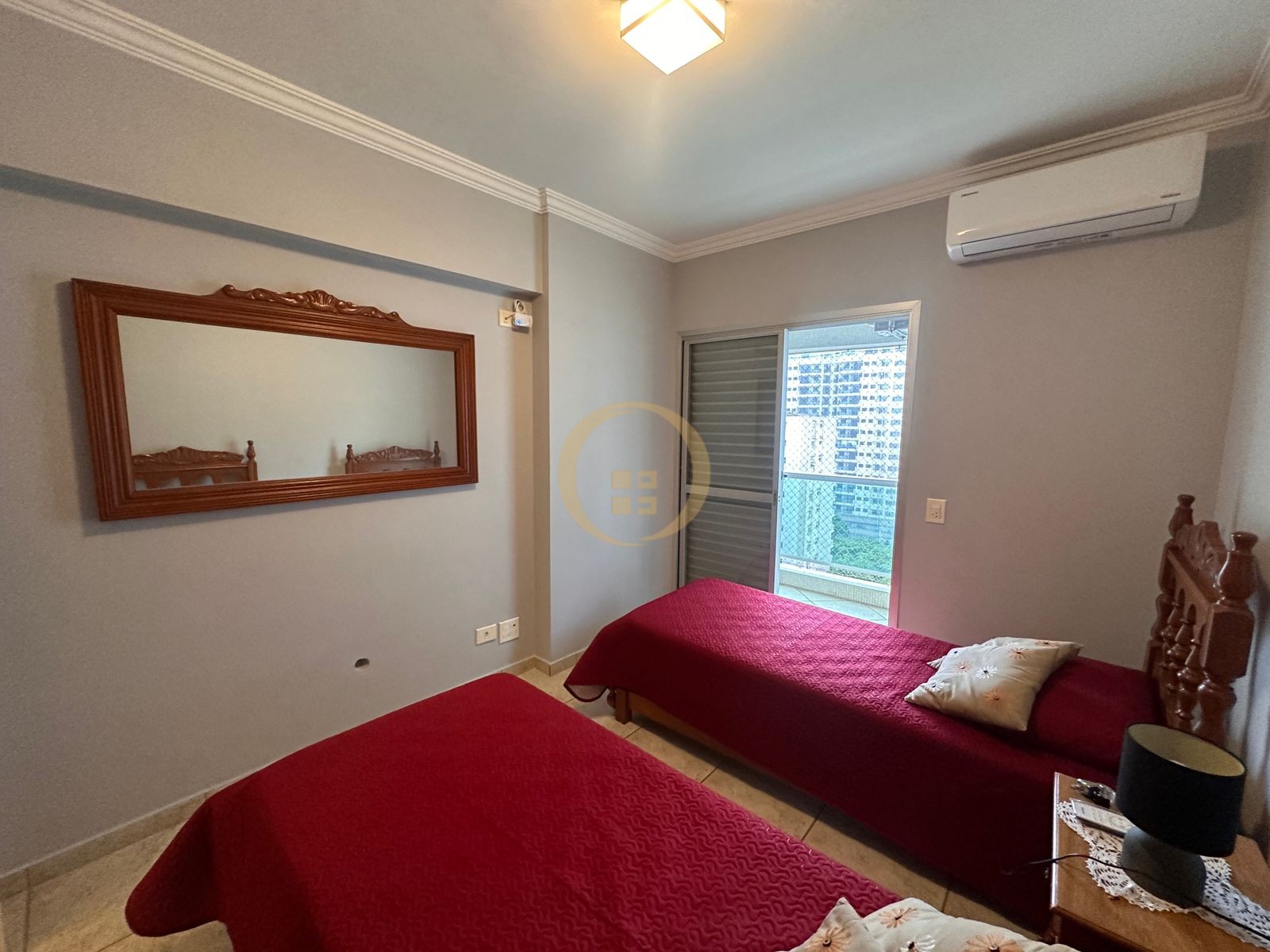 Apartamento na Praia das Pitangueiras, Guarujá - SP