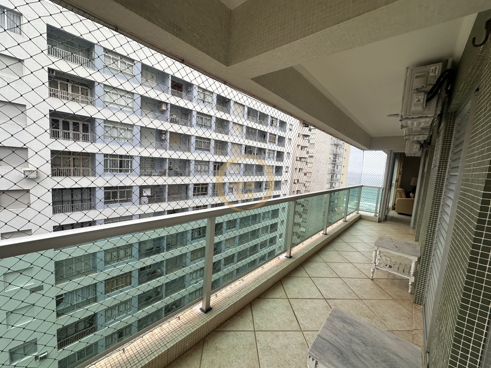Apartamento na Praia das Pitangueiras, Guarujá - SP