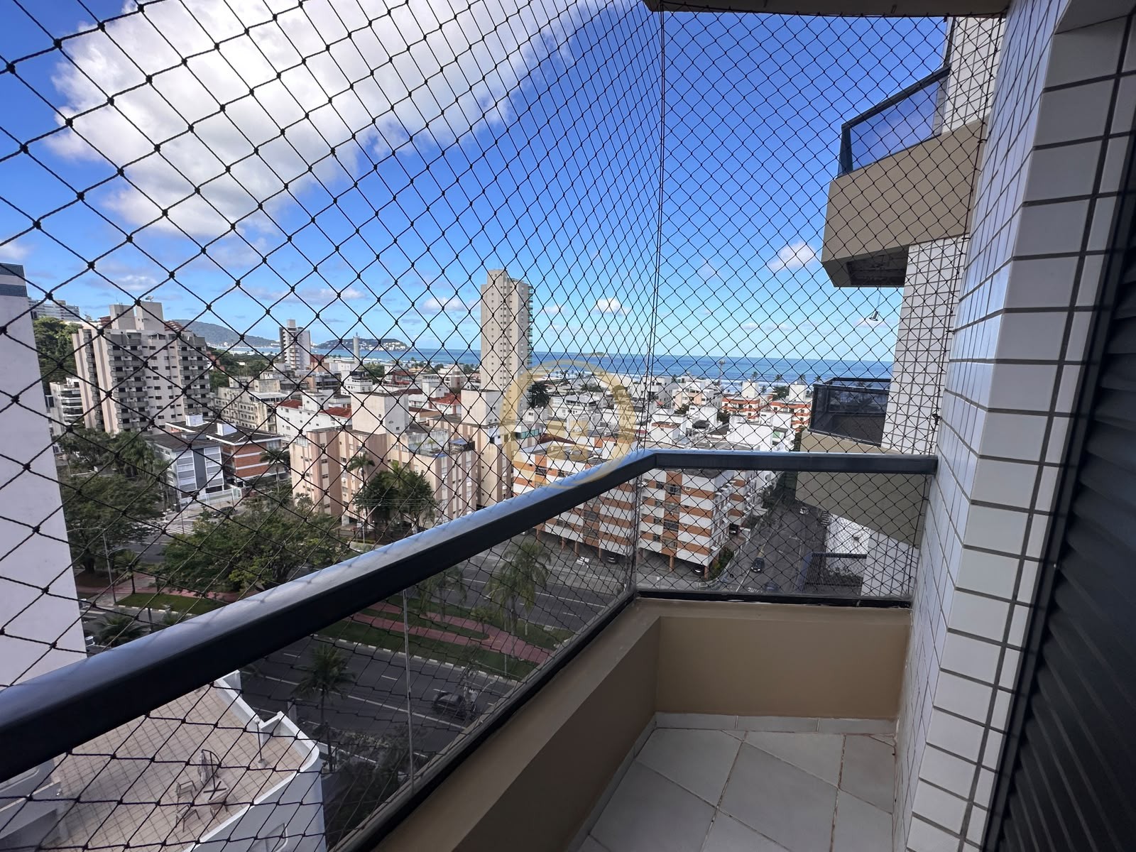 Apartamento na Praia da Enseada, Guarujá - SP