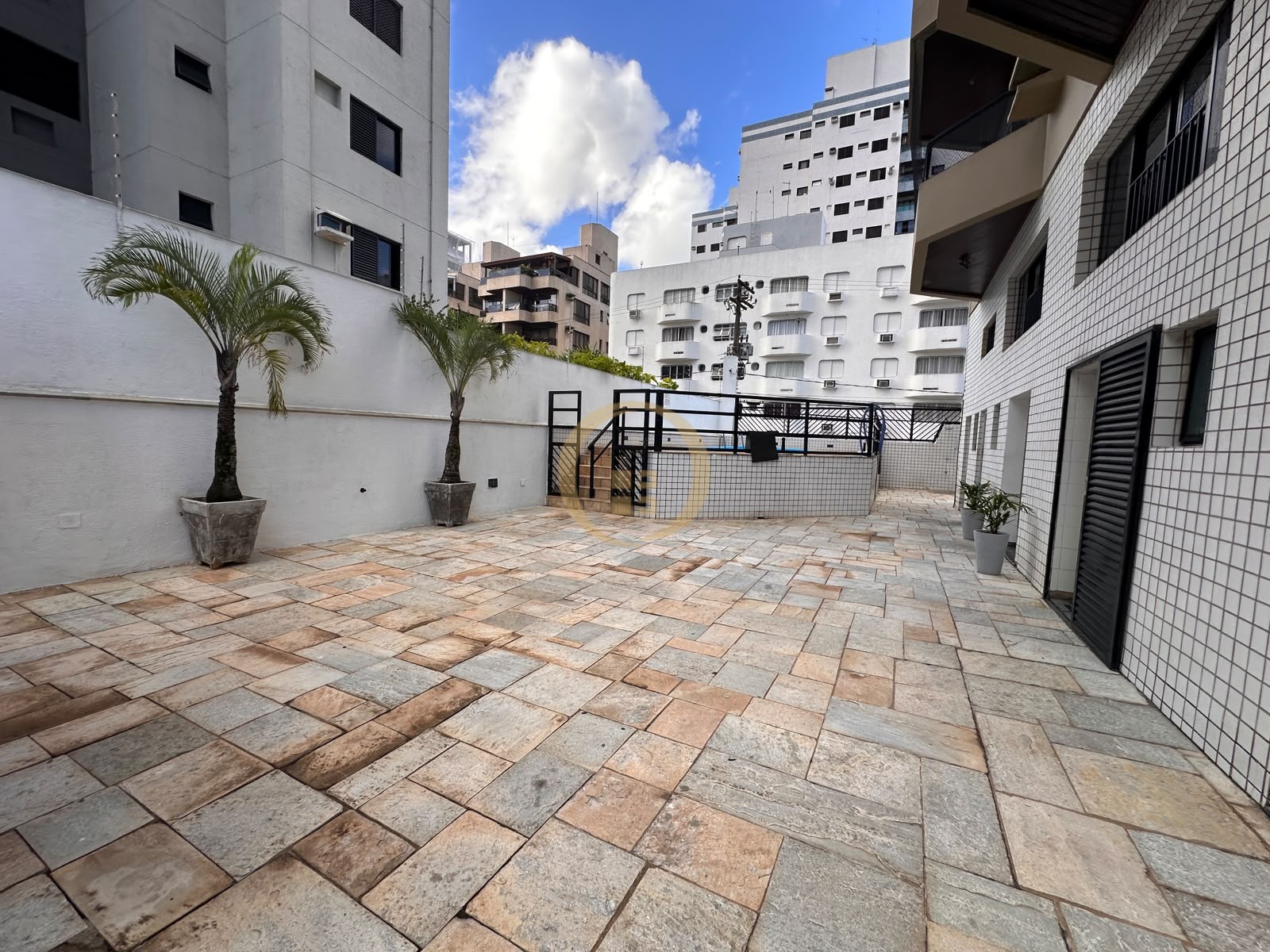 Apartamento na Praia da Enseada, Guarujá - SP