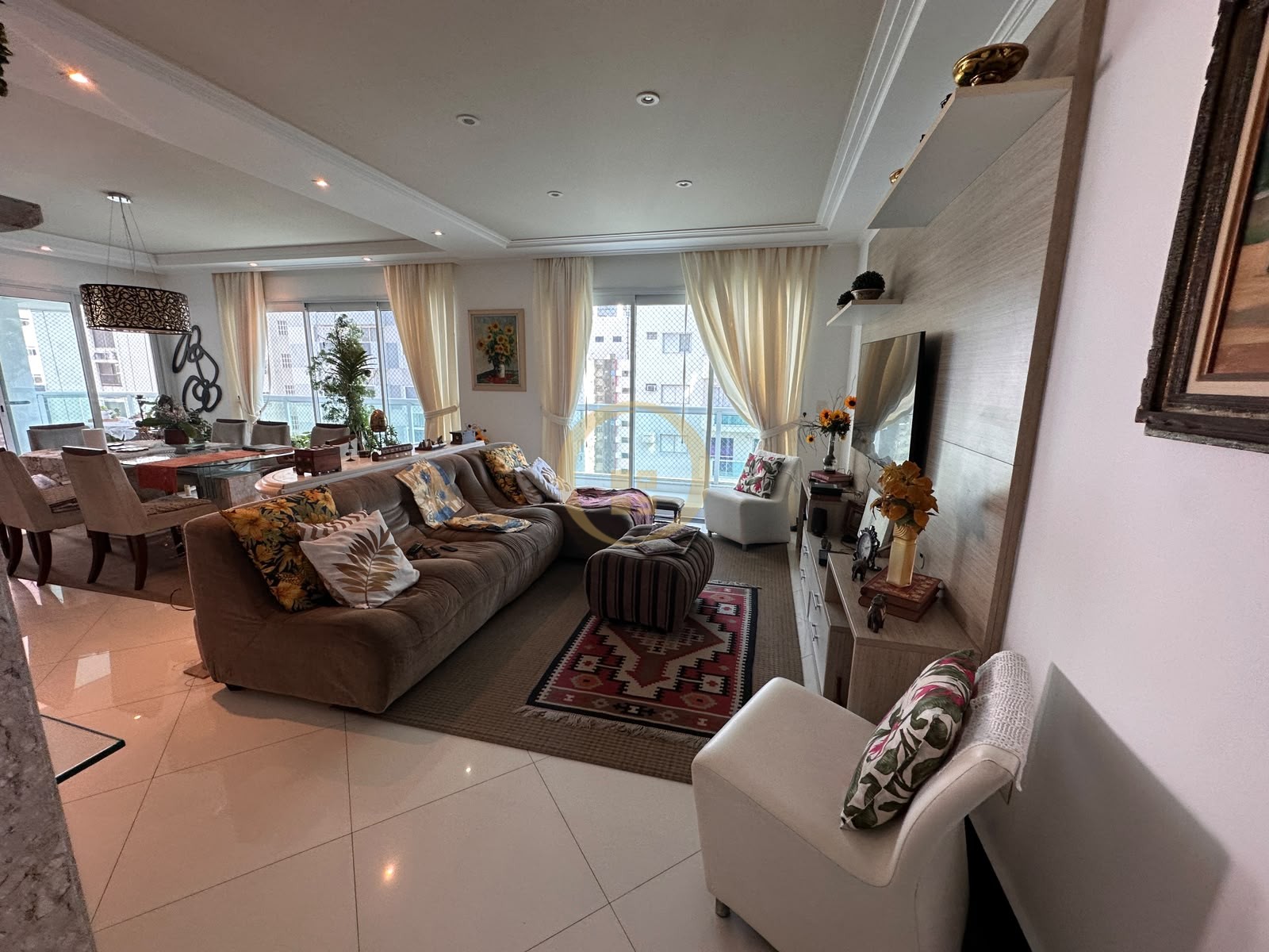 Apartamento na Praia das Pitangueiras, Guarujá - SP