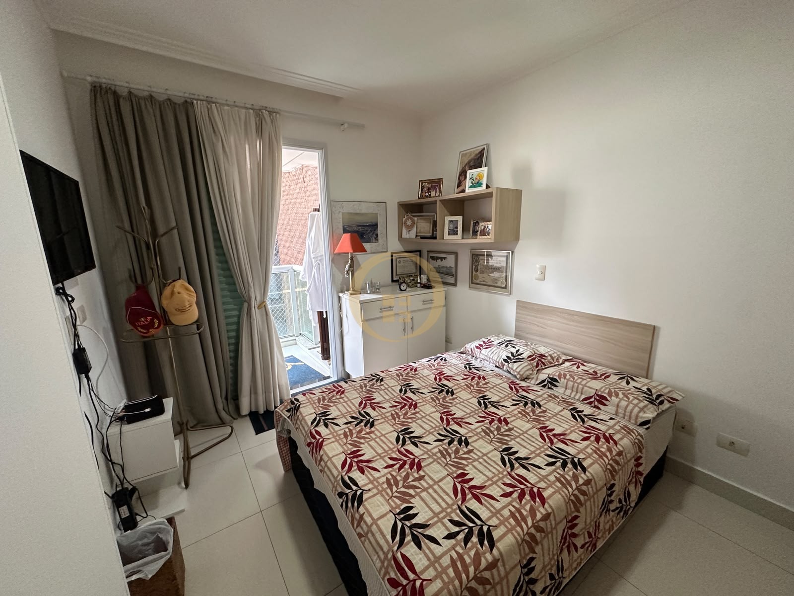 Apartamento na Praia das Pitangueiras, Guarujá - SP