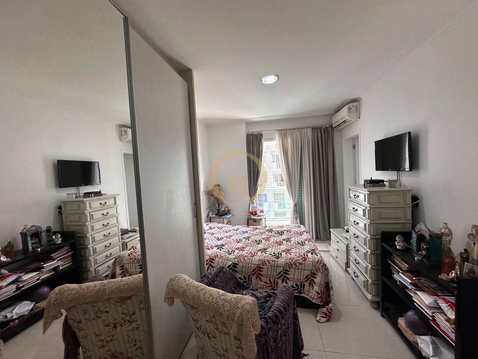 Apartamento na Praia das Pitangueiras, Guarujá - SP