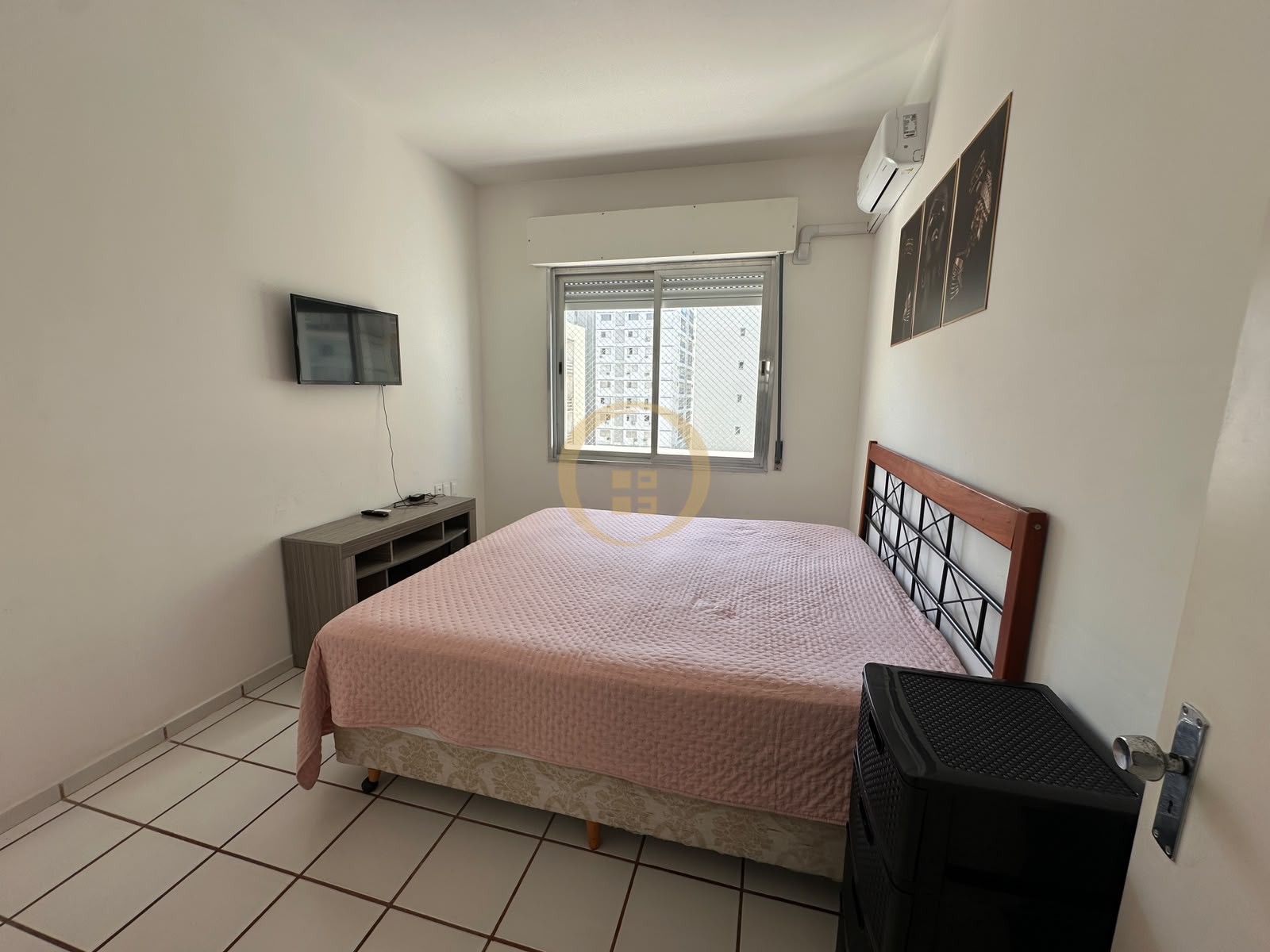 Apartamento na Praia das Pitangueiras, Guarujá - SP