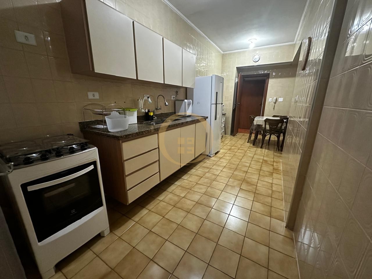Apartamento na Praia das Pitangueiras, Guarujá - SP