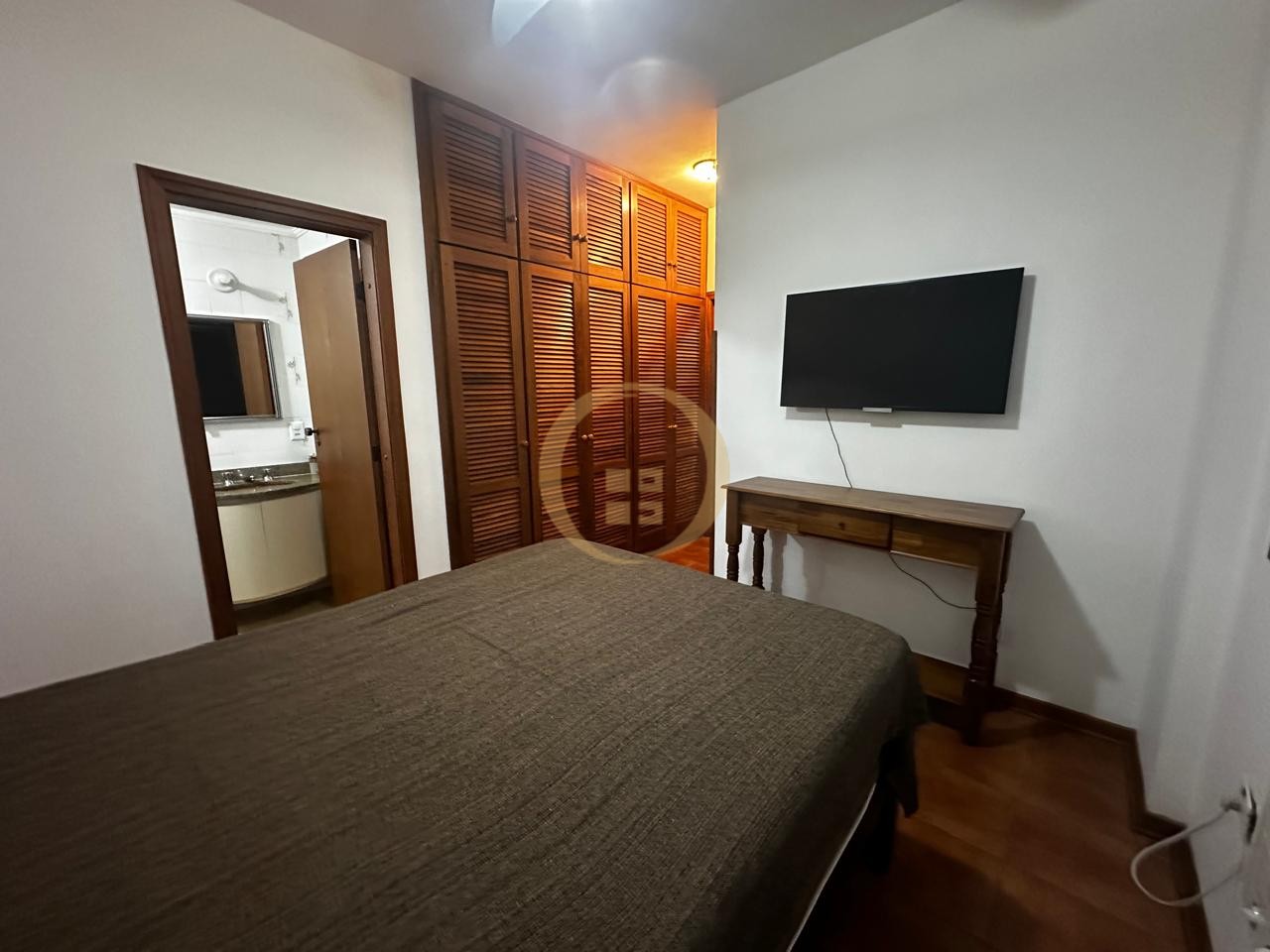 Apartamento na Praia das Pitangueiras, Guarujá - SP
