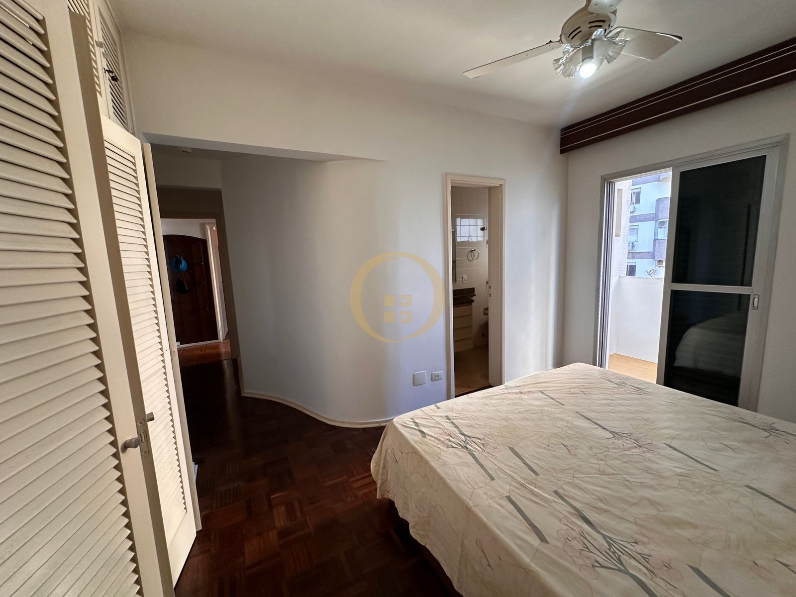 Apartamento na Praia das Pitangueiras, Guarujá - SP