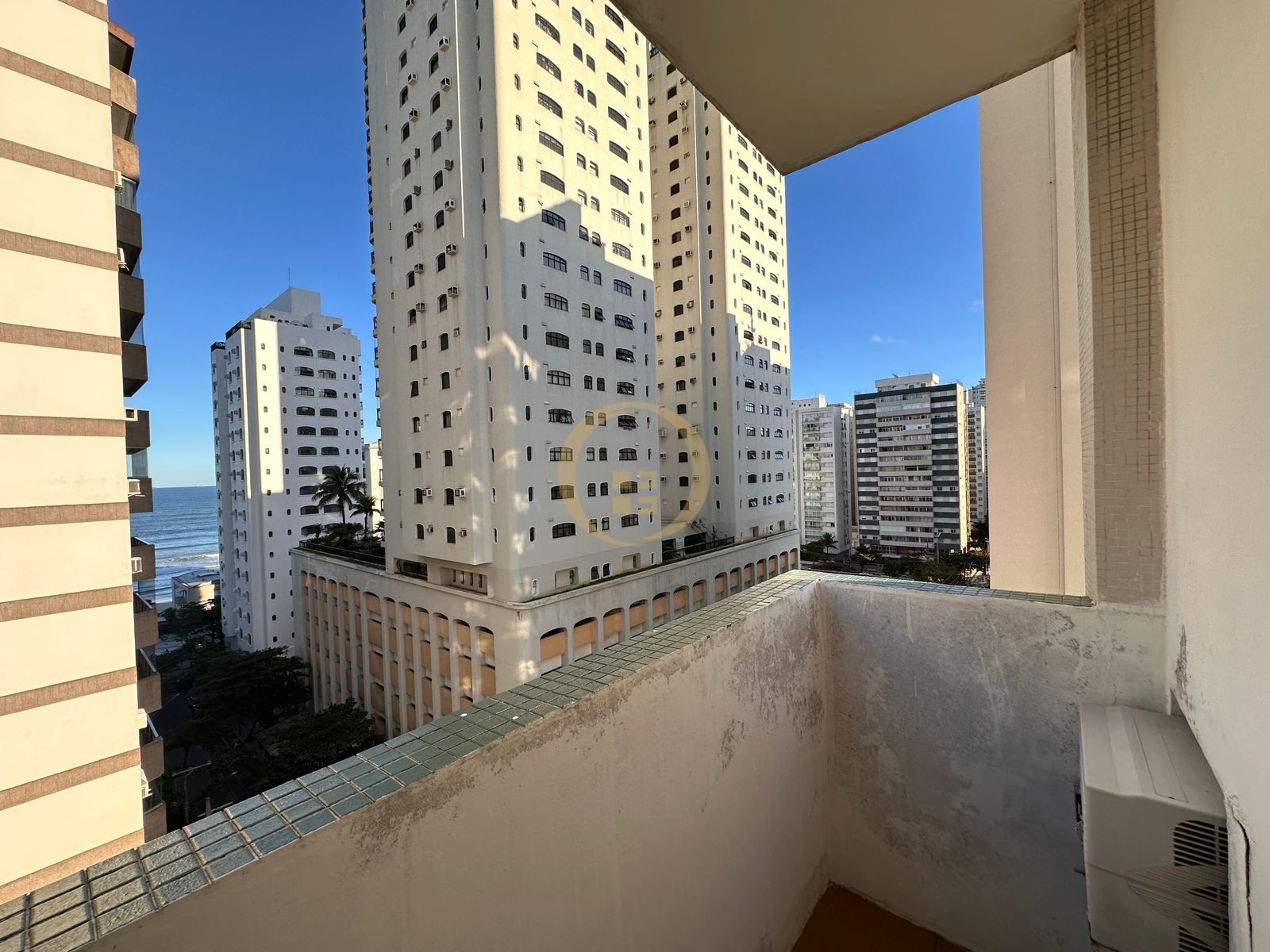 Apartamento na Praia das Pitangueiras, Guarujá - SP