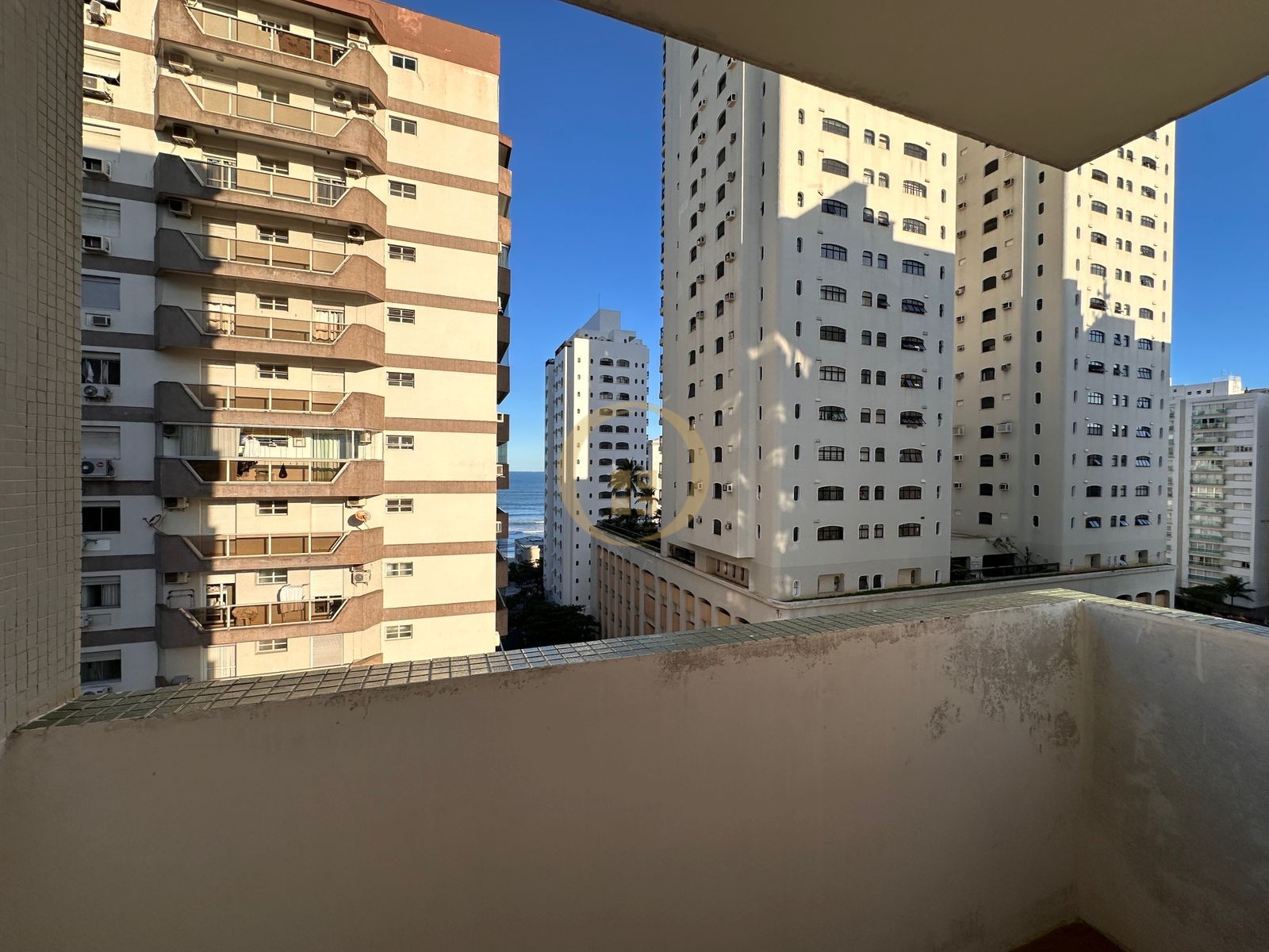 Apartamento na Praia das Pitangueiras, Guarujá - SP