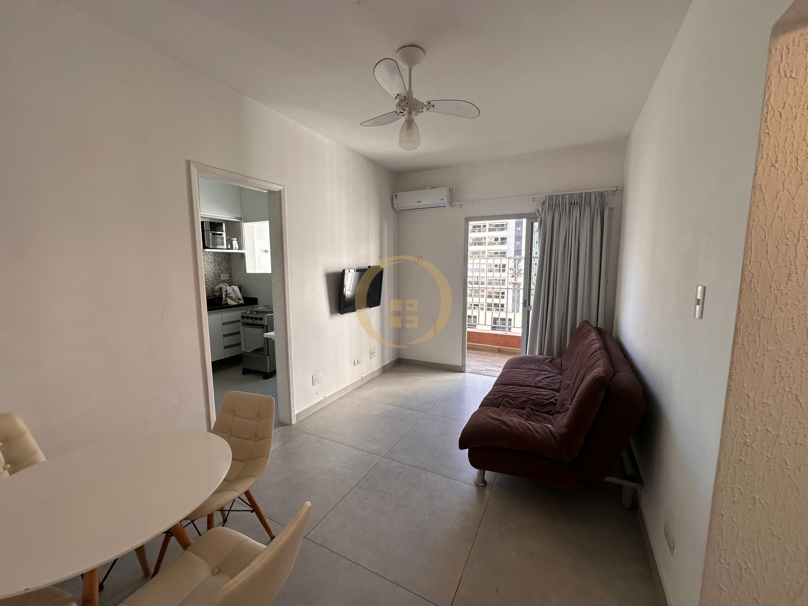Apartamento na Praia das Pitangueiras, Guarujá - SP