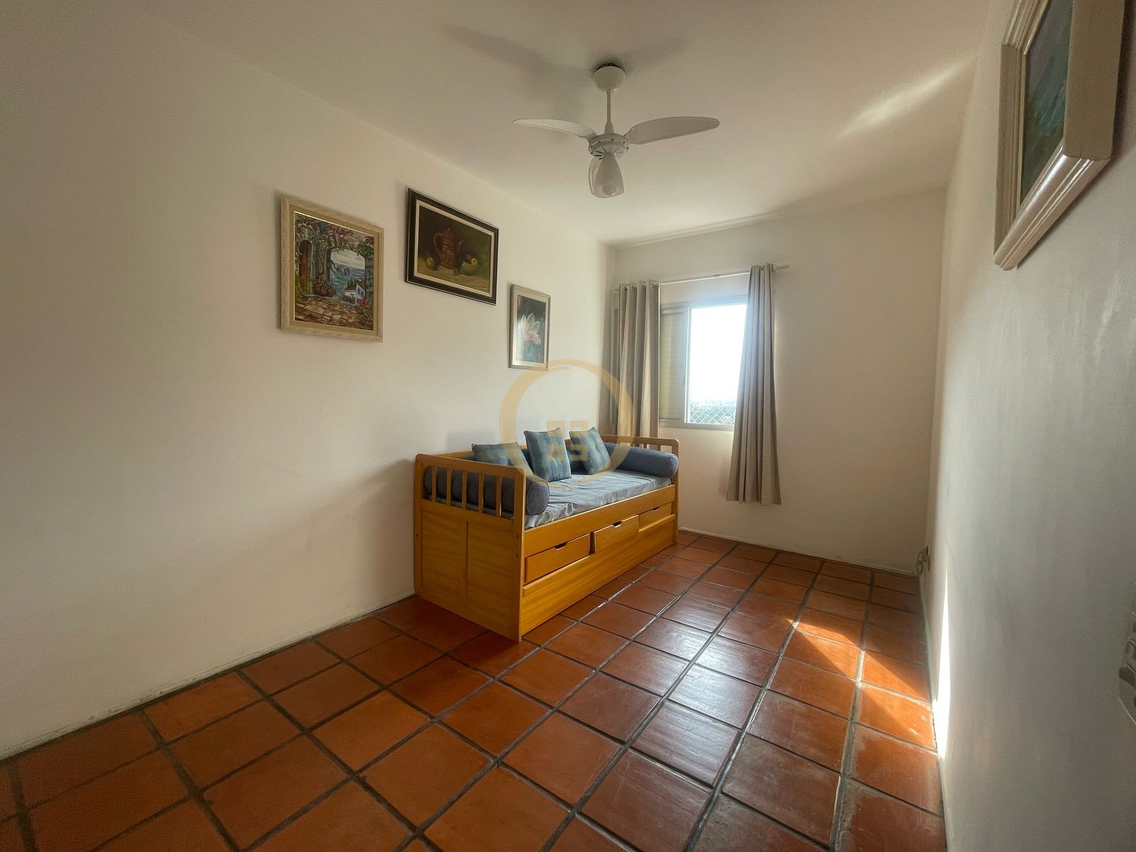 Apartamento na Praia das Pitangueiras, Guarujá - SP