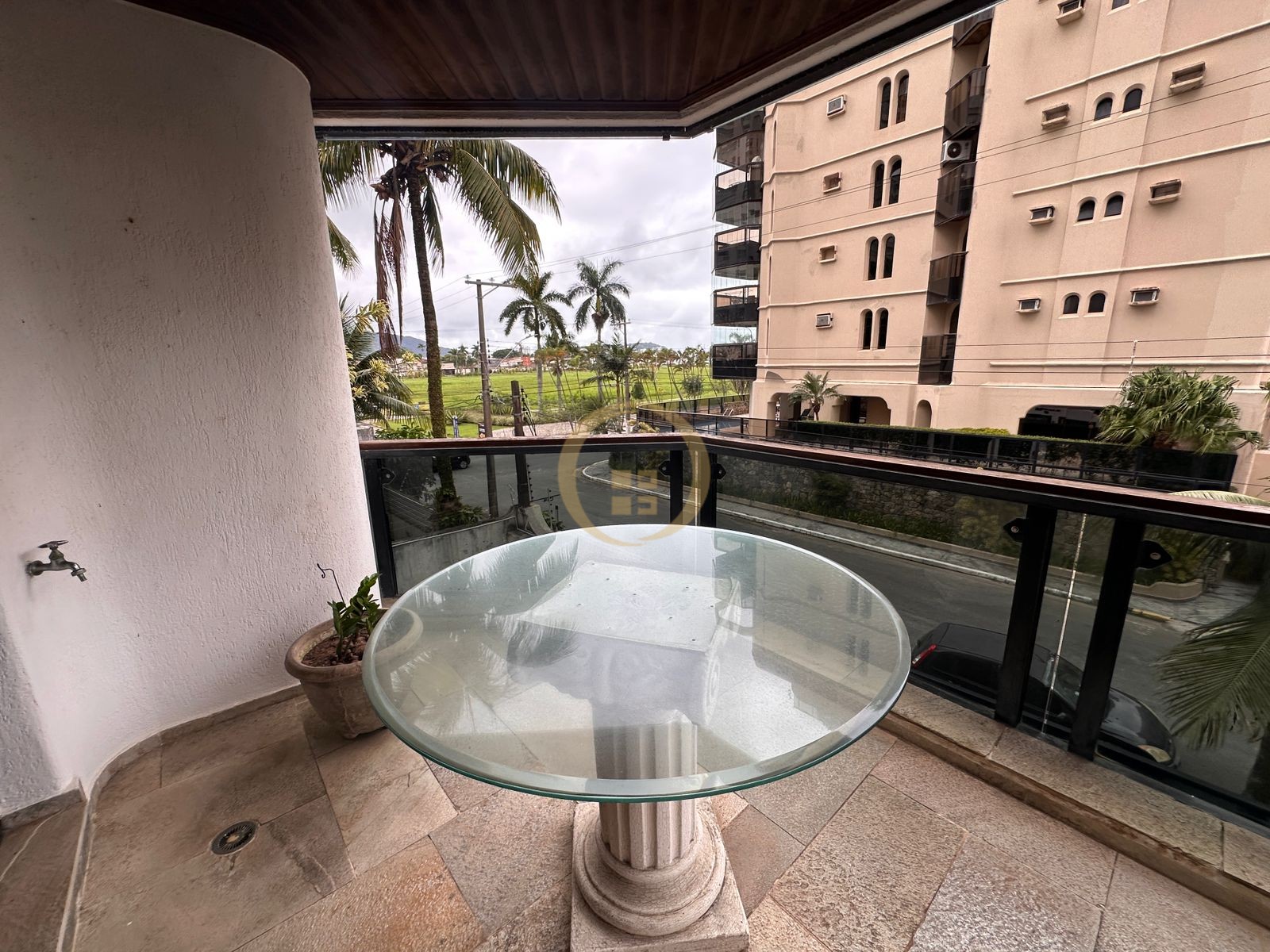Apartamento na Praia da Enseada, Guarujá - SP