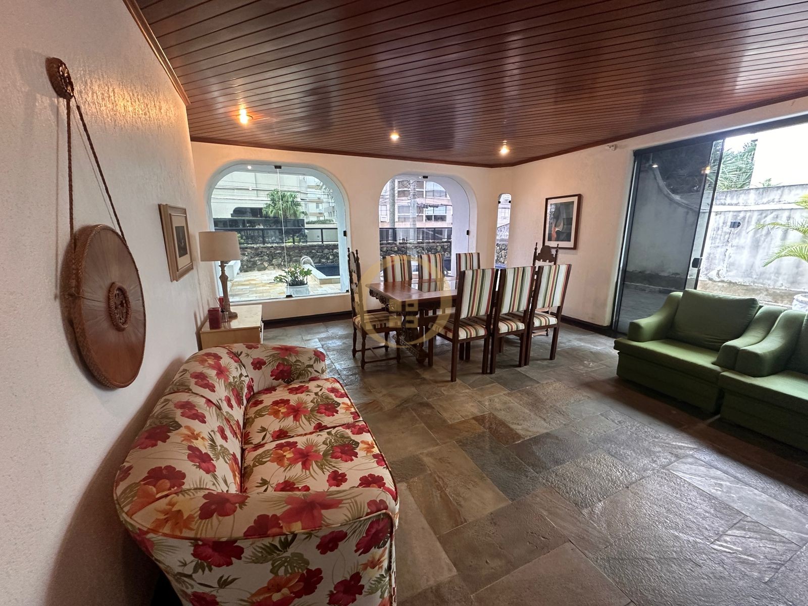 Apartamento na Praia da Enseada, Guarujá - SP