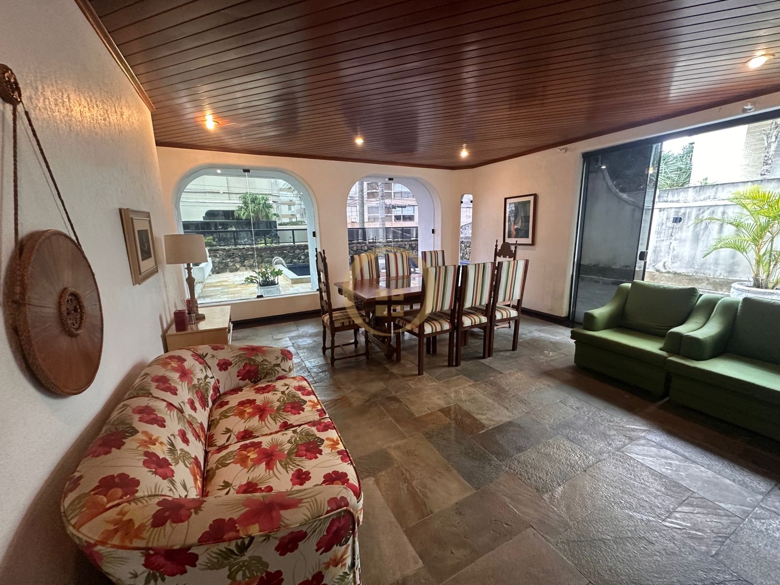 Apartamento na Praia da Enseada, Guarujá - SP