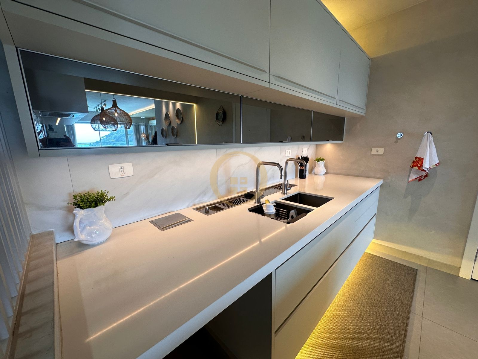 Apartamento Frente ao Mar nas Pitangueiras, Guarujá - SP