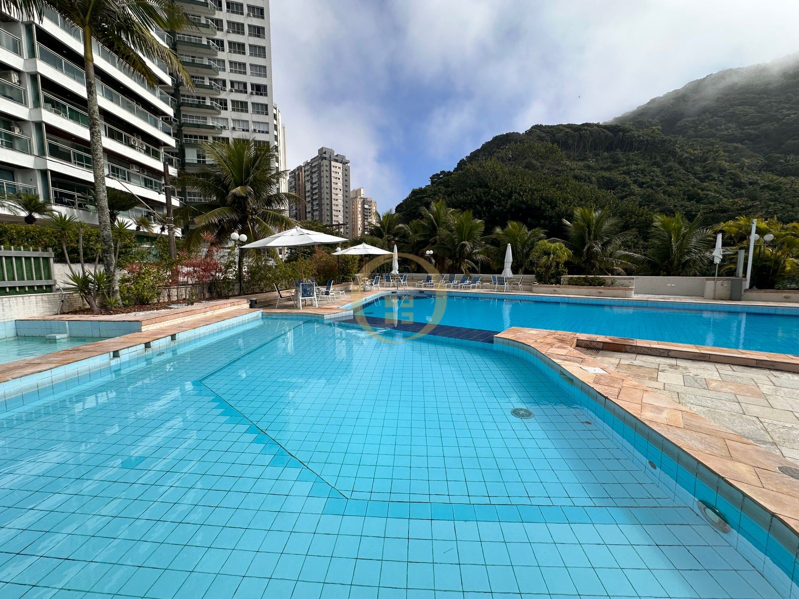 Apartamento Frente ao Mar nas Pitangueiras, Guarujá - SP