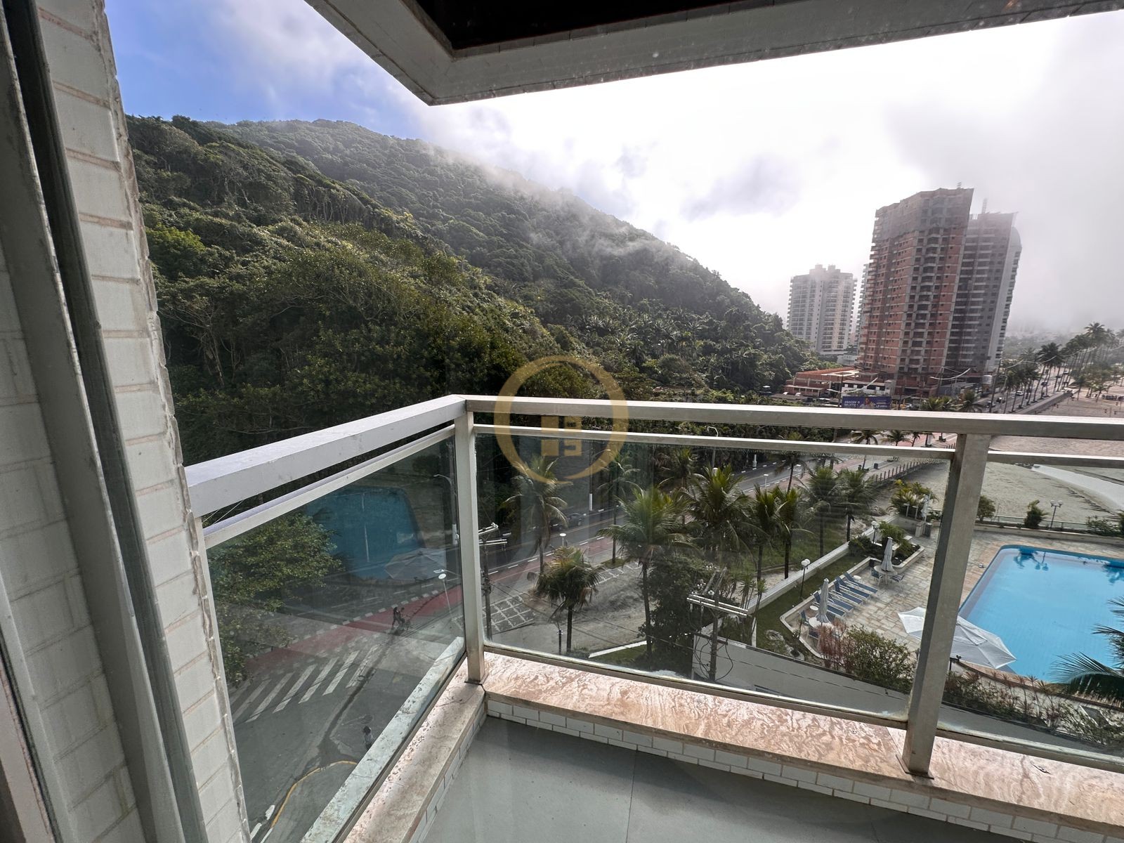 Apartamento Frente ao Mar nas Pitangueiras, Guarujá - SP