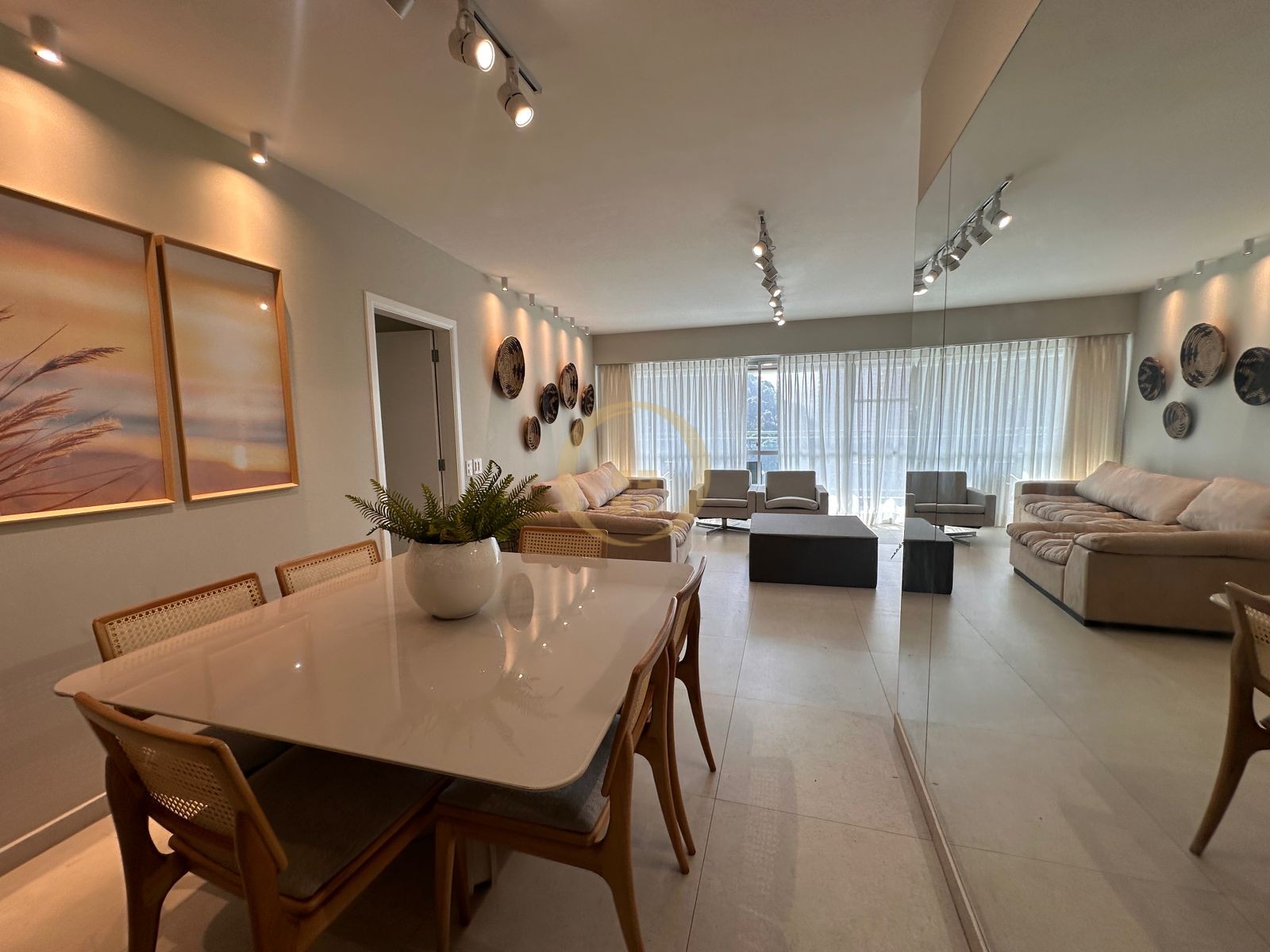 Apartamento Frente ao Mar nas Pitangueiras, Guarujá - SP