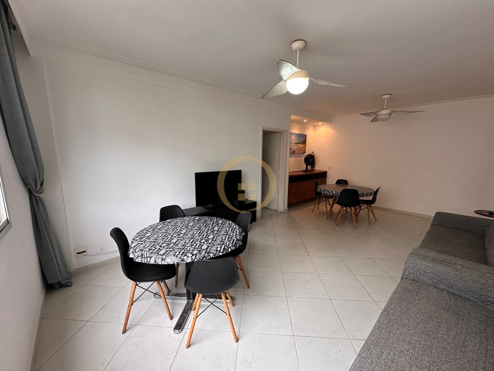 Apartamento na Praia das Pitangueiras, Guarujá - SP