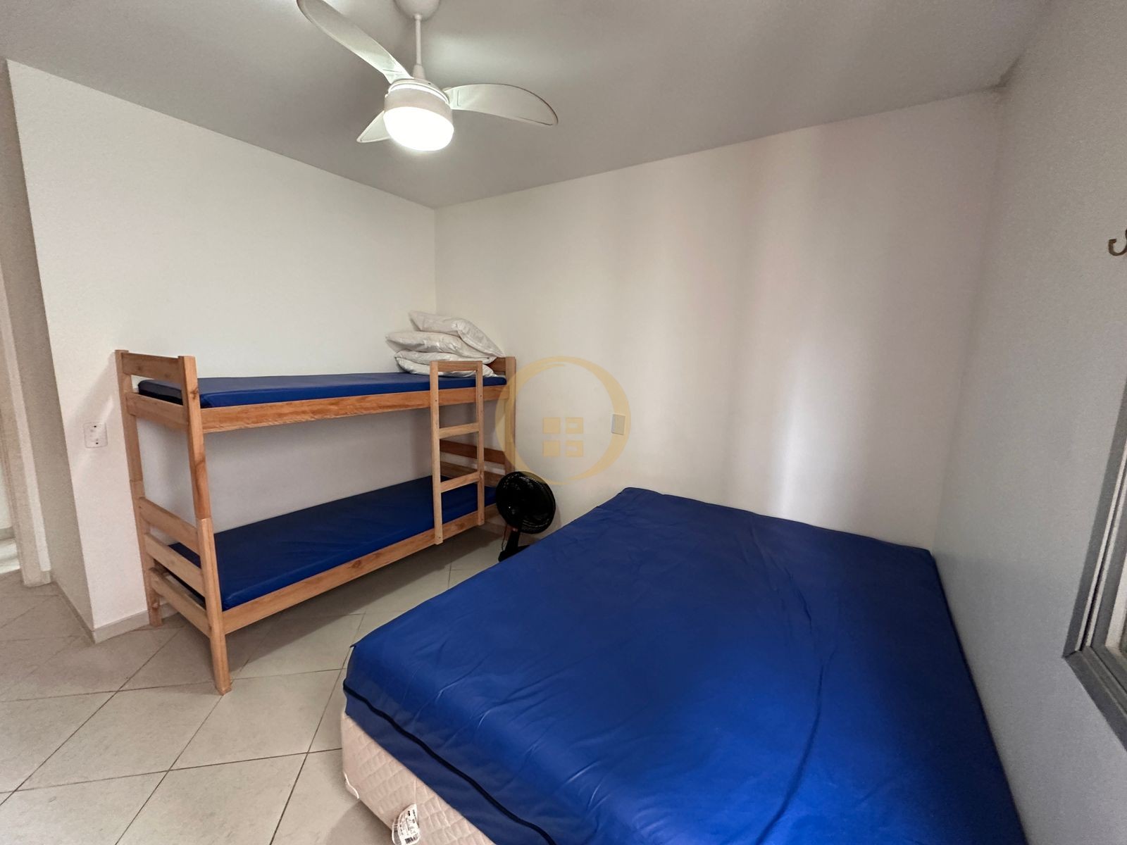 Apartamento na Praia das Pitangueiras, Guarujá - SP