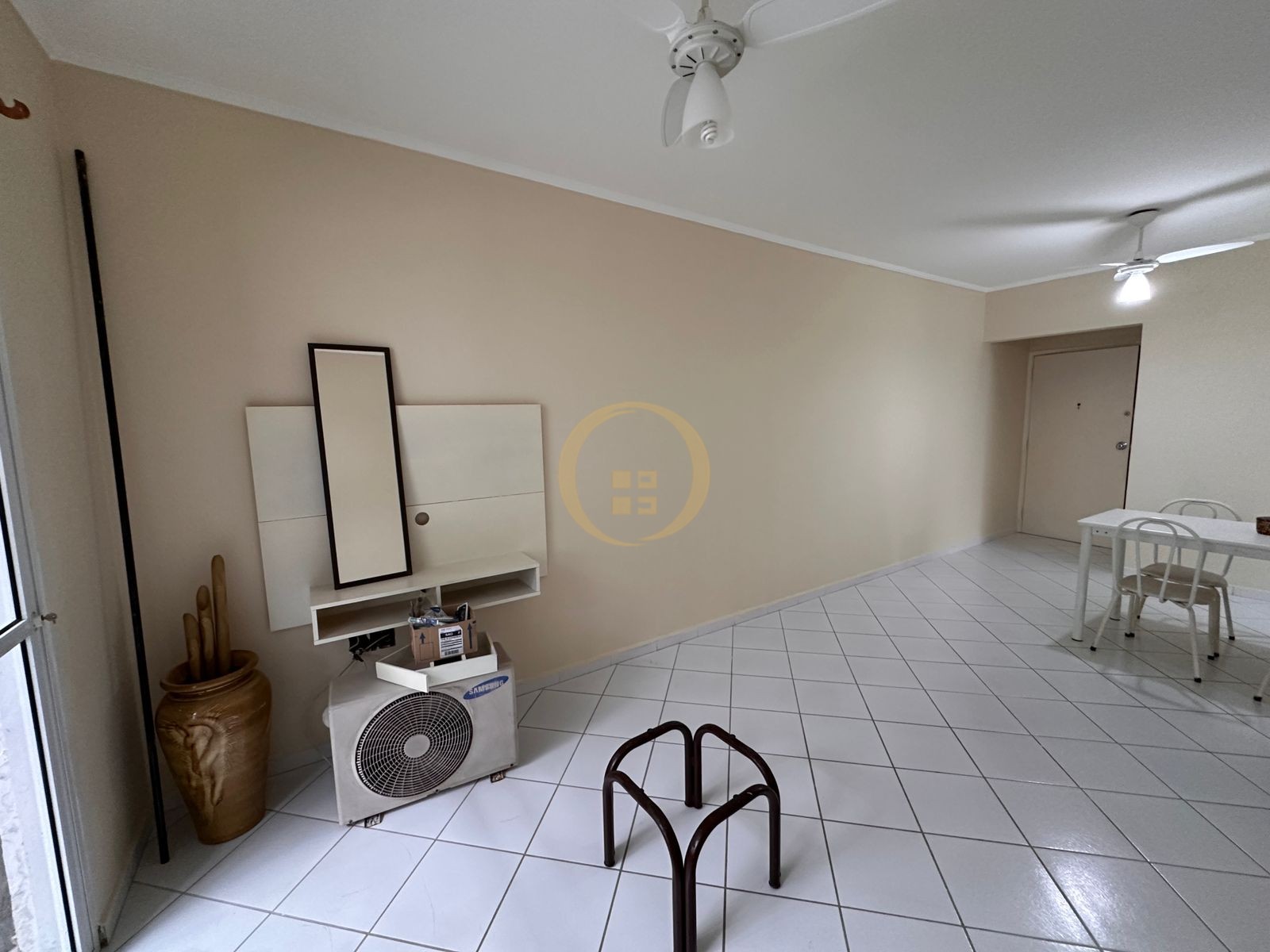 Apartamento na Praia das Pitangueiras, Guarujá - SP