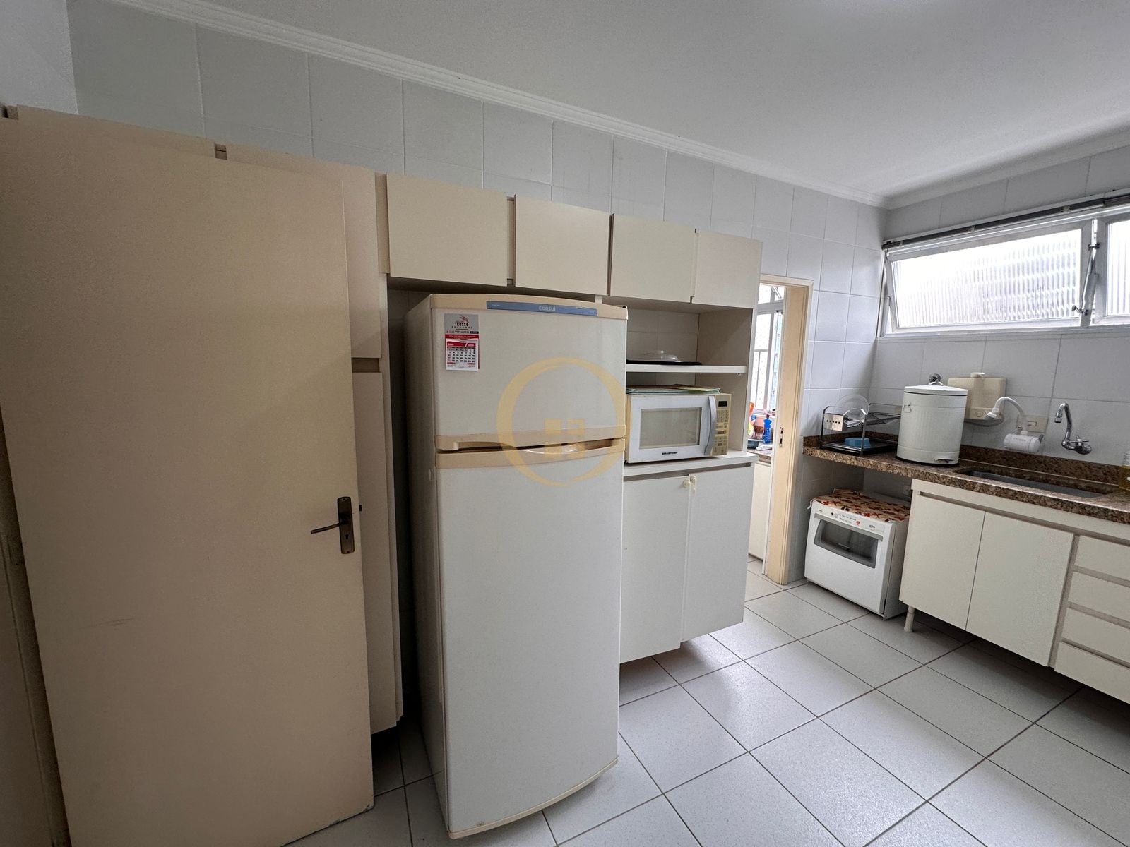 Apartamento na Praia das Pitangueiras, Guarujá - SP