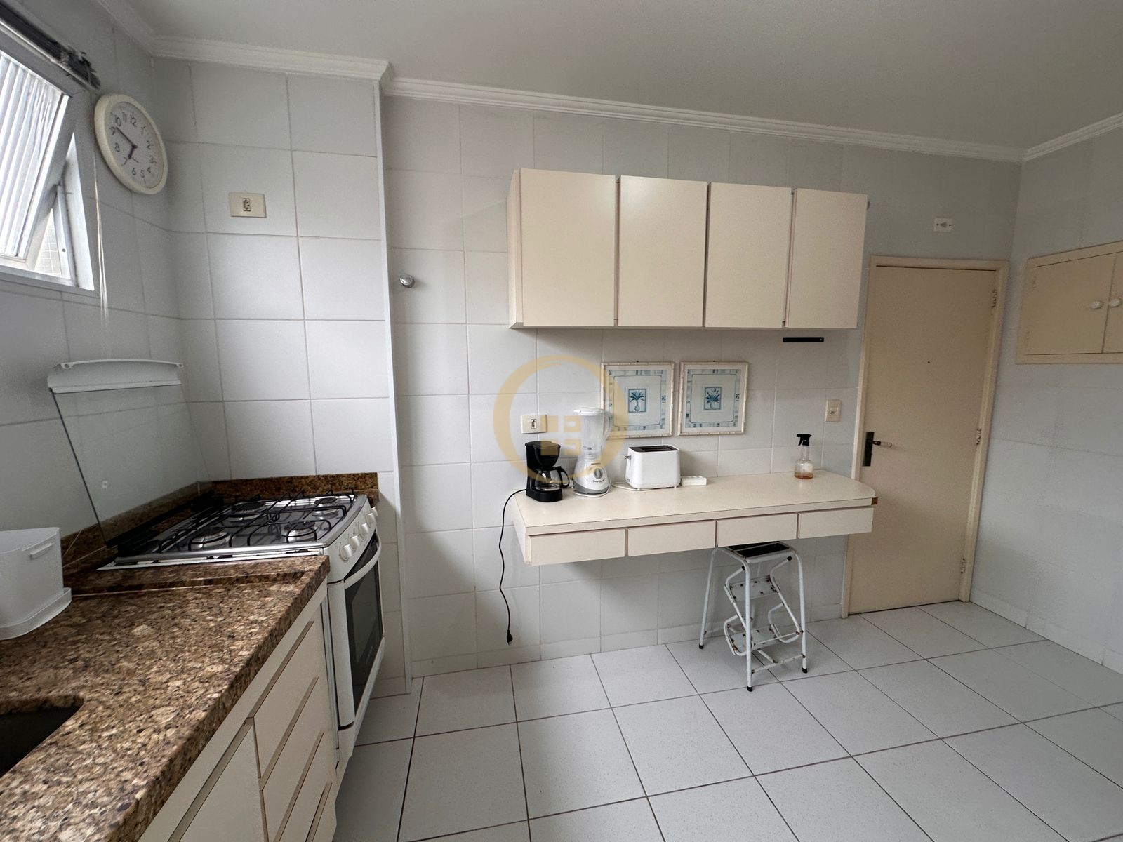 Apartamento na Praia das Pitangueiras, Guarujá - SP