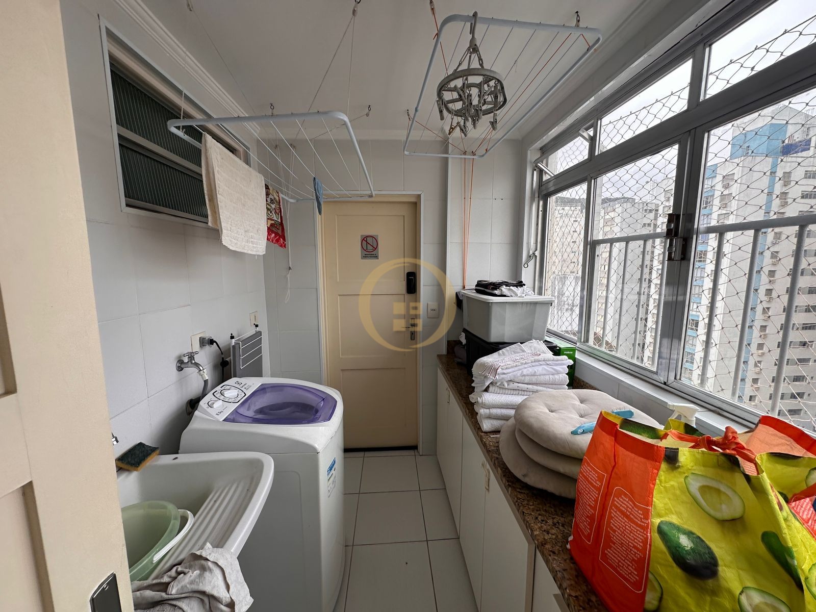 Apartamento na Praia das Pitangueiras, Guarujá - SP