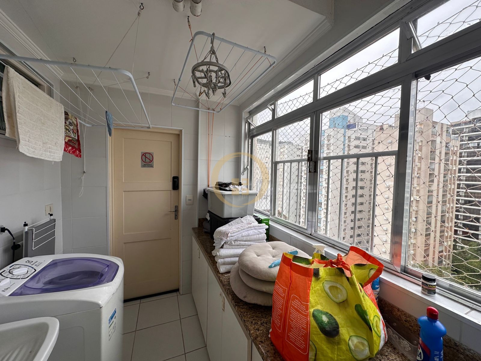 Apartamento na Praia das Pitangueiras, Guarujá - SP