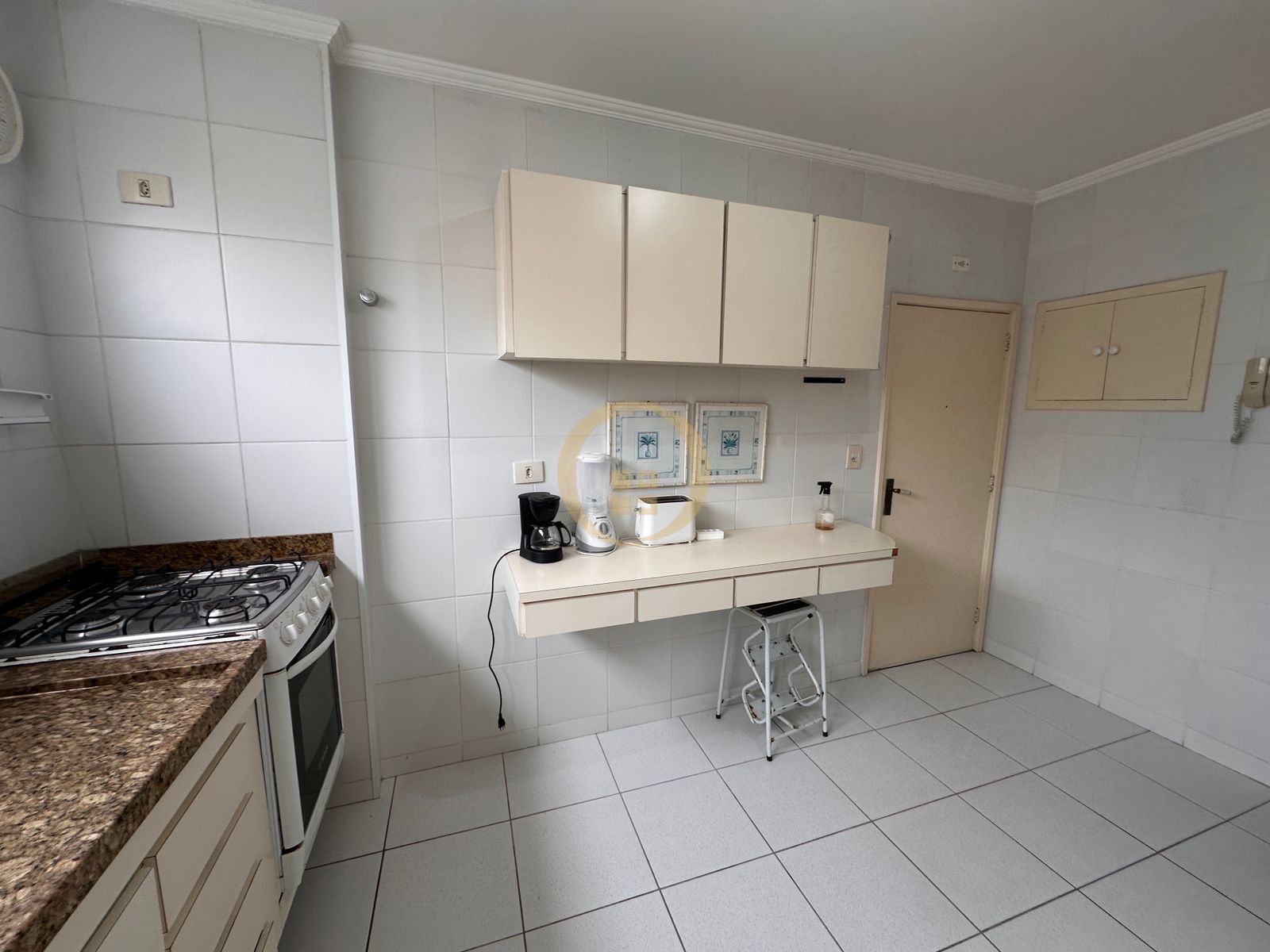 Apartamento na Praia das Pitangueiras, Guarujá - SP