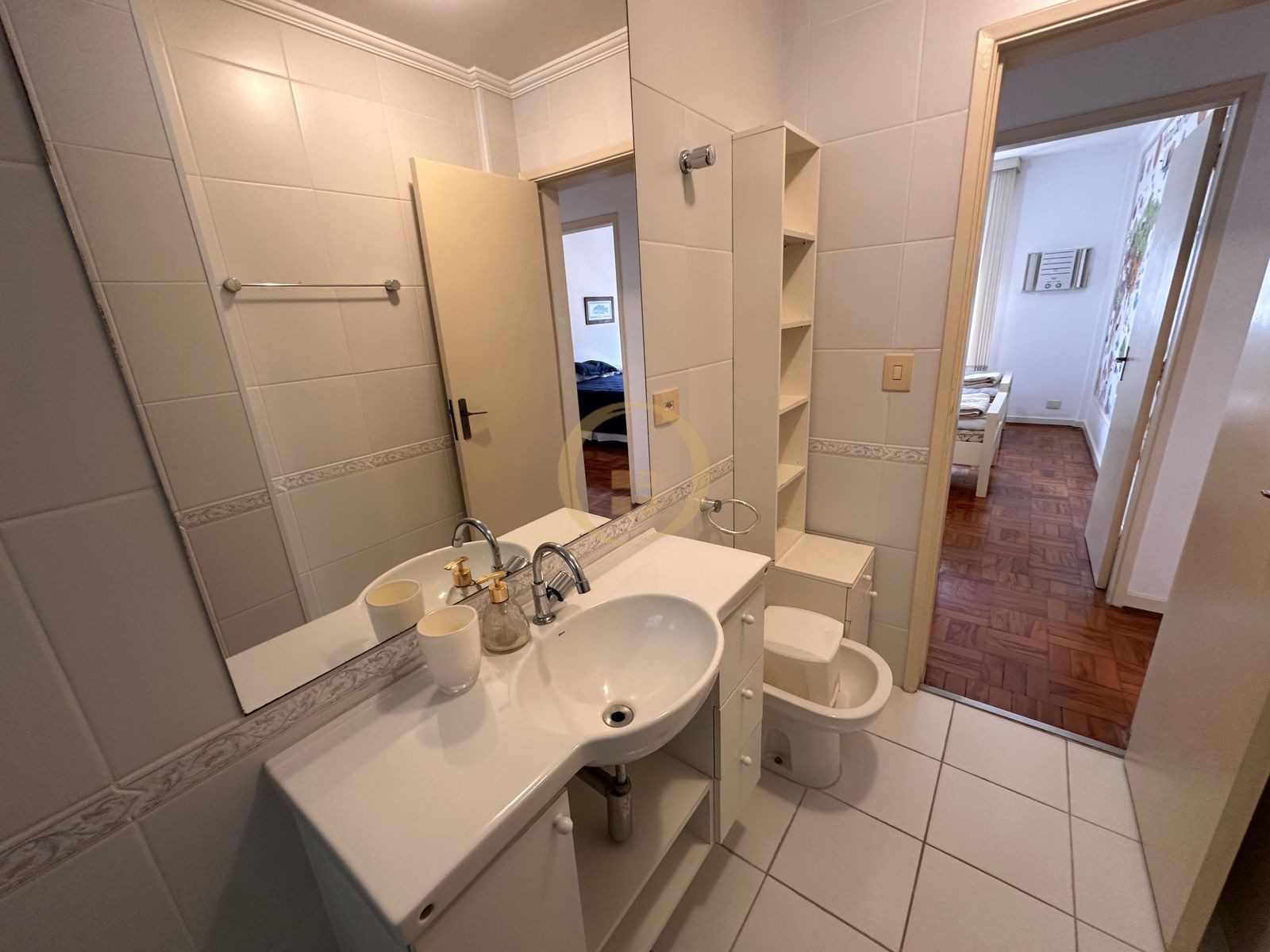 Apartamento na Praia das Pitangueiras, Guarujá - SP