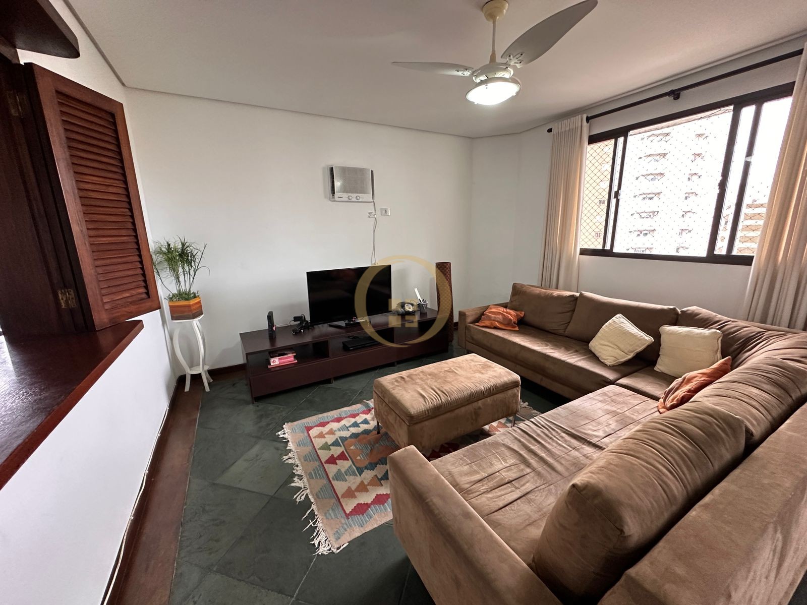 Apartamento na Praia das Pitangueiras, Guarujá - SP