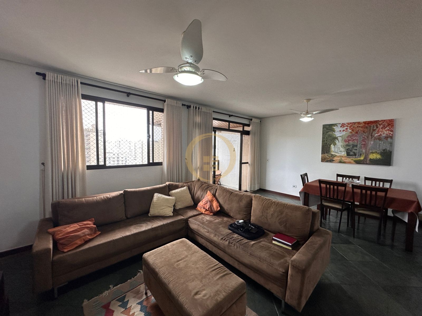 Apartamento na Praia das Pitangueiras, Guarujá - SP