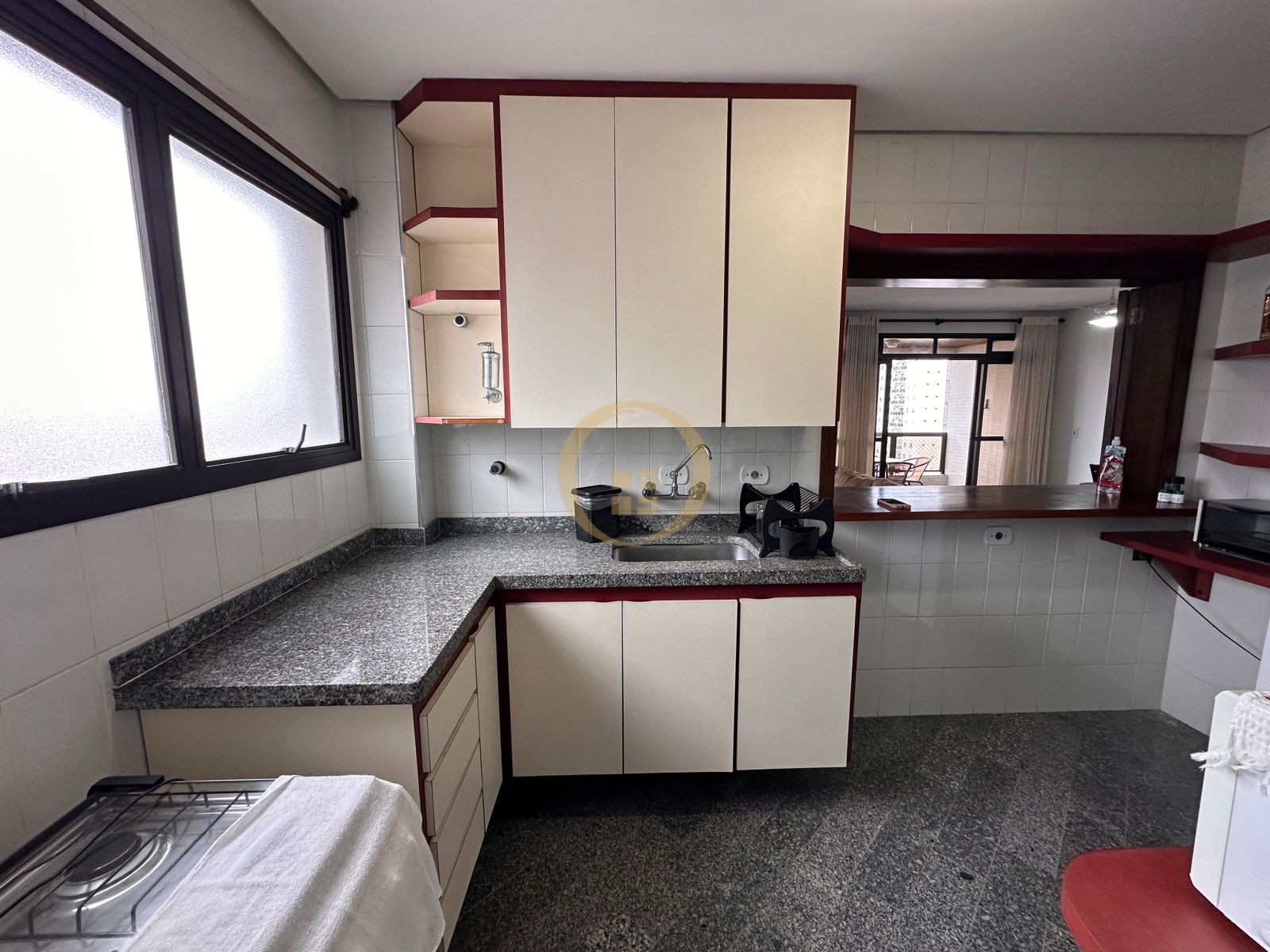 Apartamento na Praia das Pitangueiras, Guarujá - SP