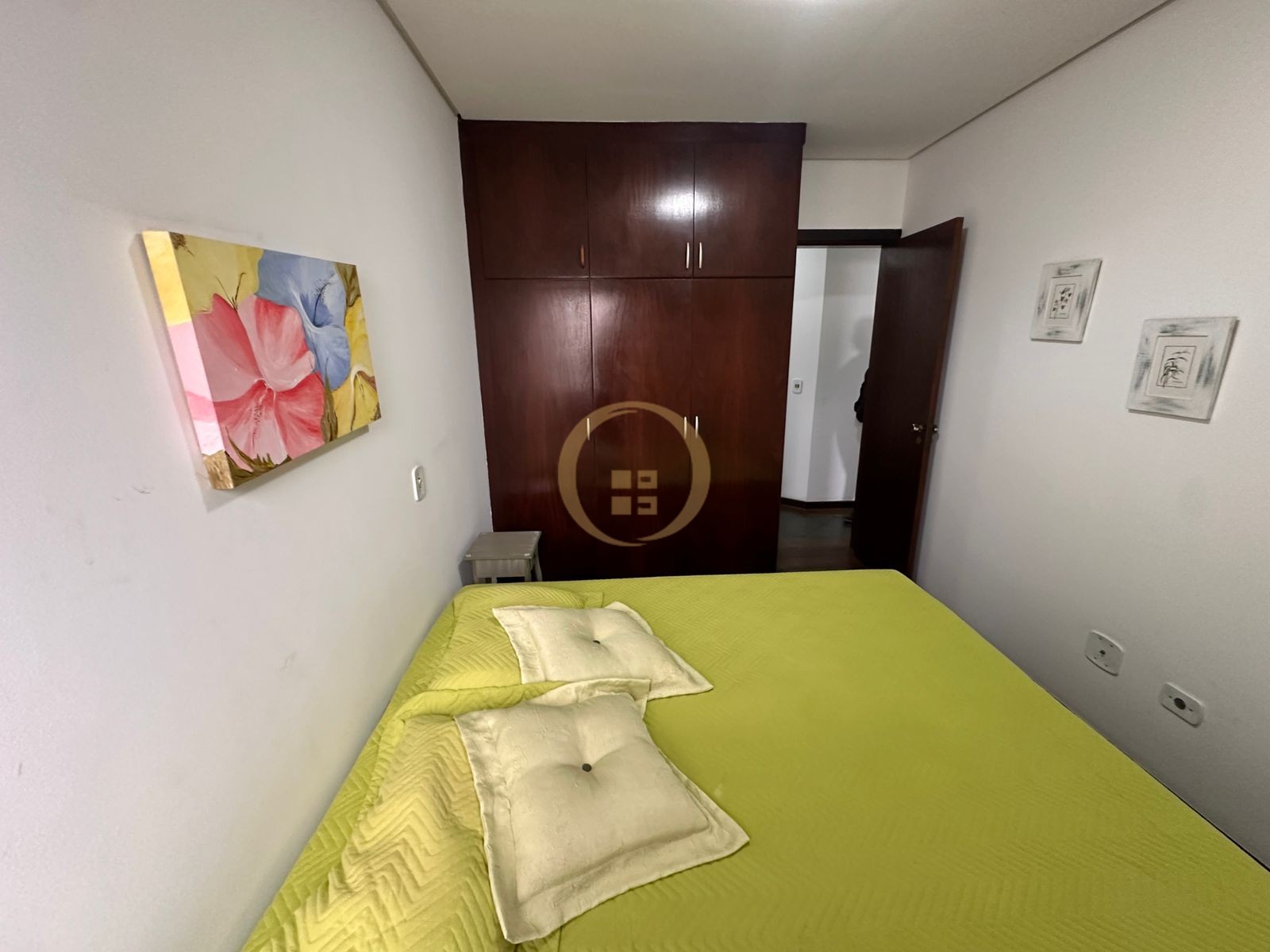 Apartamento na Praia das Pitangueiras, Guarujá - SP