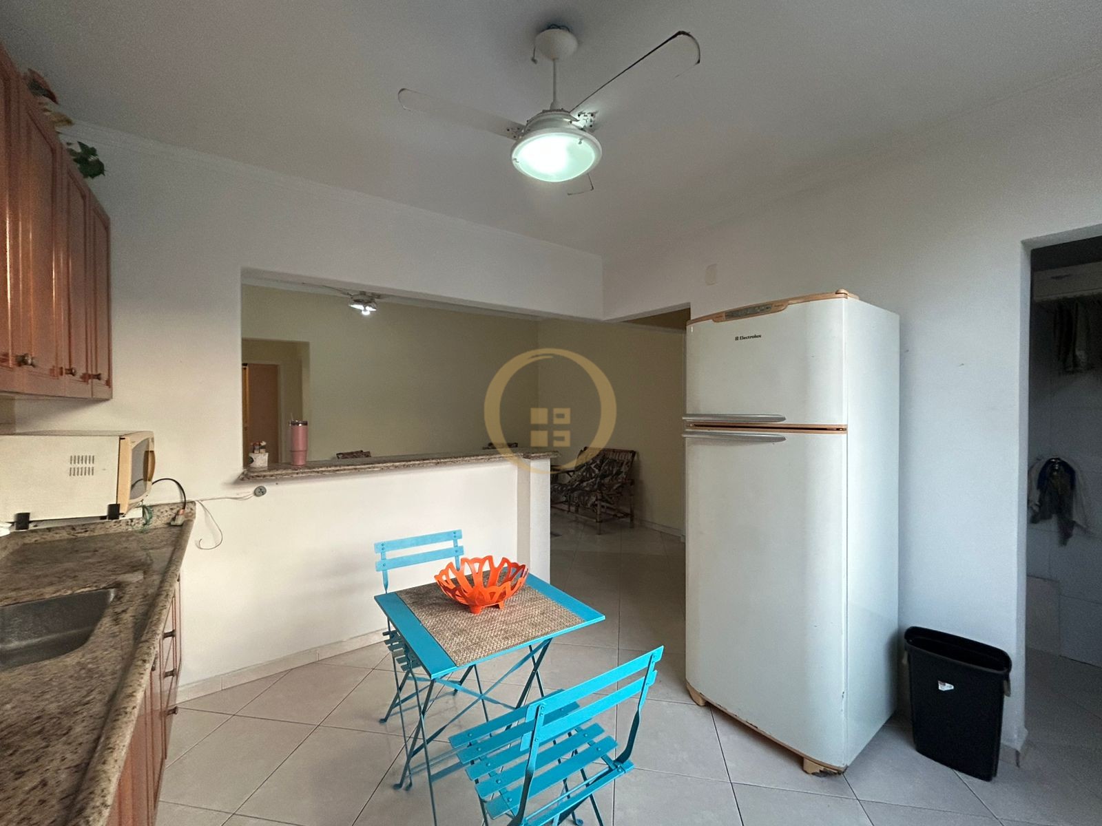 Apartamento na Praia das Pitangueiras, Guarujá - SP