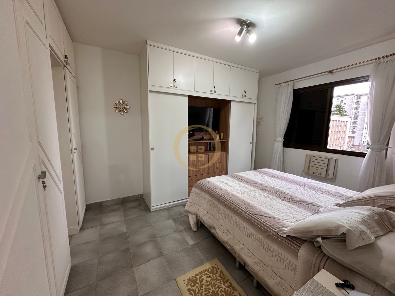 Apartamento na Praia das Pitangueiras, Guarujá - SP