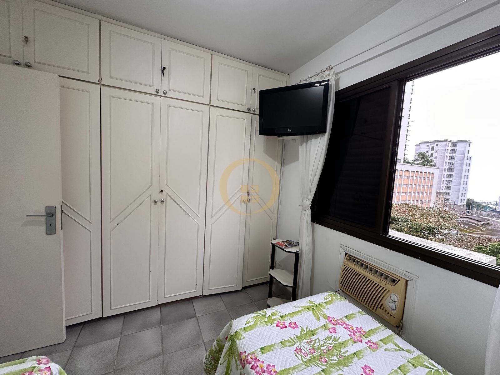 Apartamento na Praia das Pitangueiras, Guarujá - SP