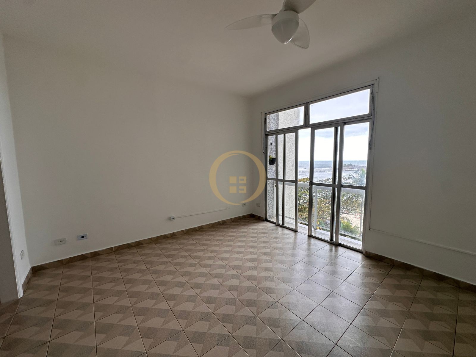 Apartamento Frente ao Mar nas Pitangueiras, Guarujá - SP