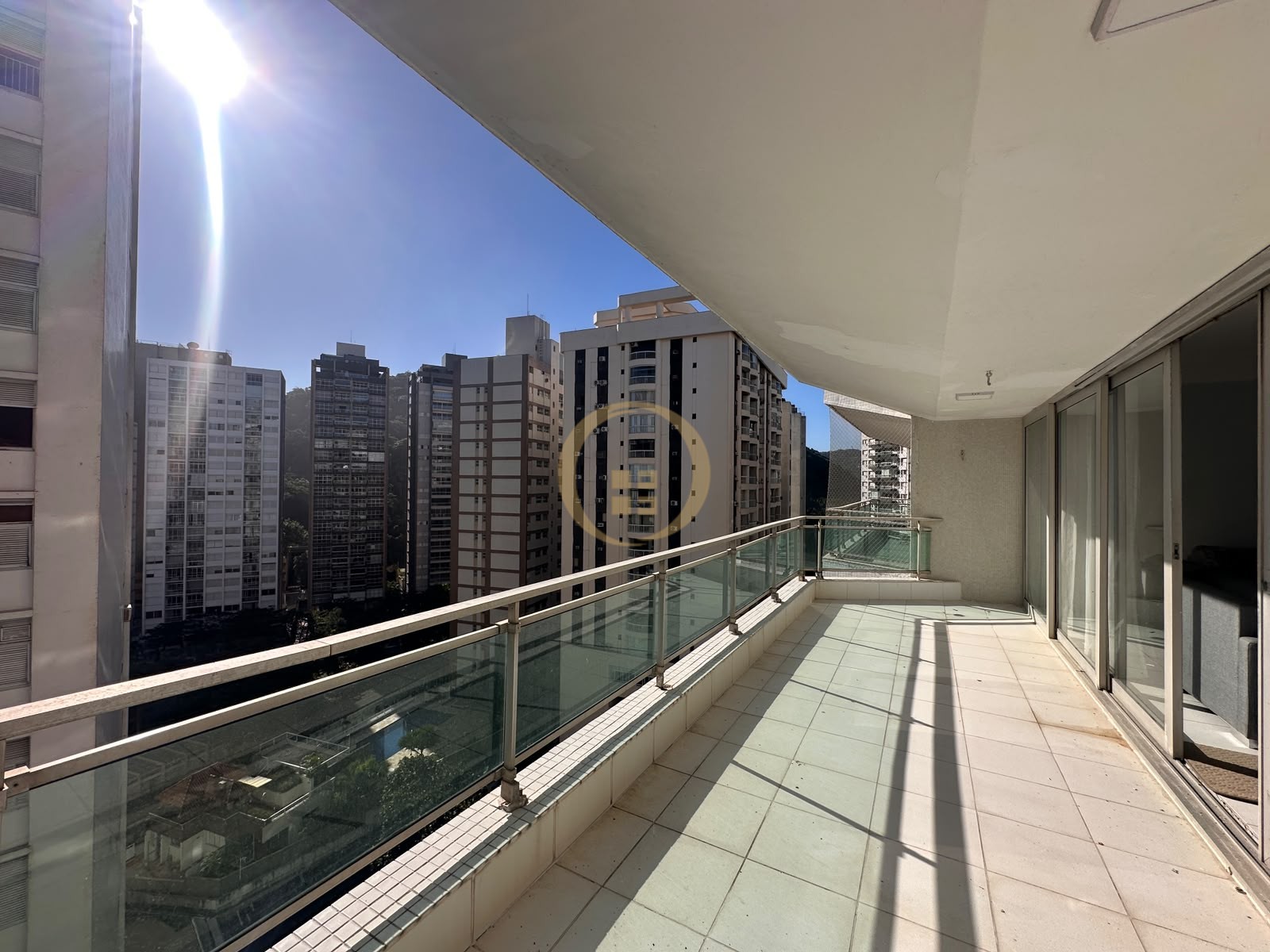 Apartamento Frente ao Mar nas Pitangueiras, Guarujá - SP