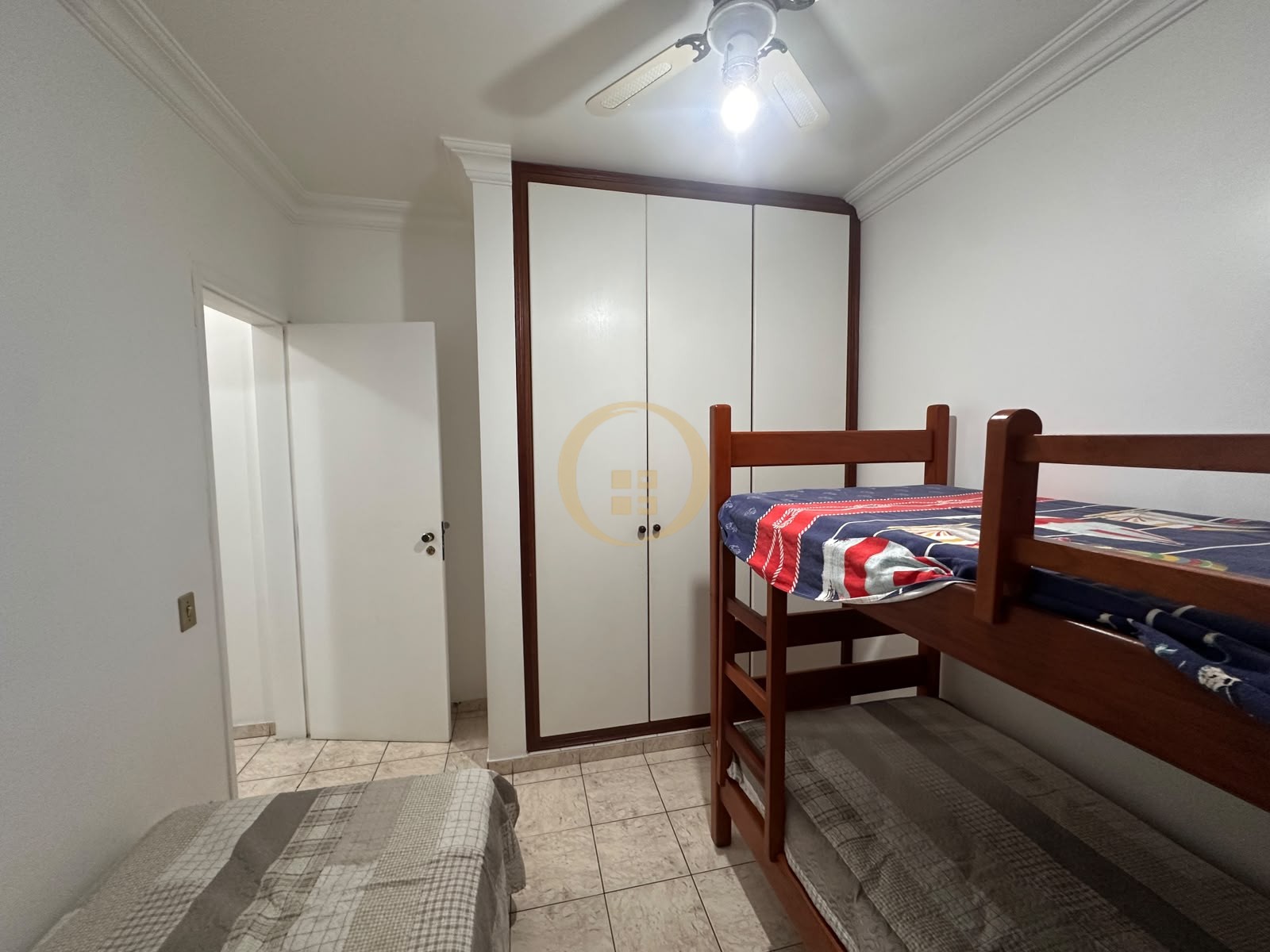 Apartamento na Praia das Pitangueiras, Guarujá - SP