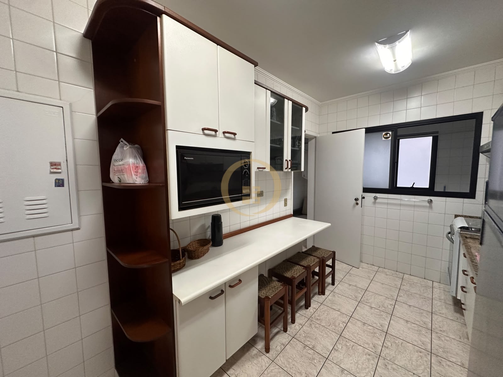 Apartamento na Praia das Pitangueiras, Guarujá - SP