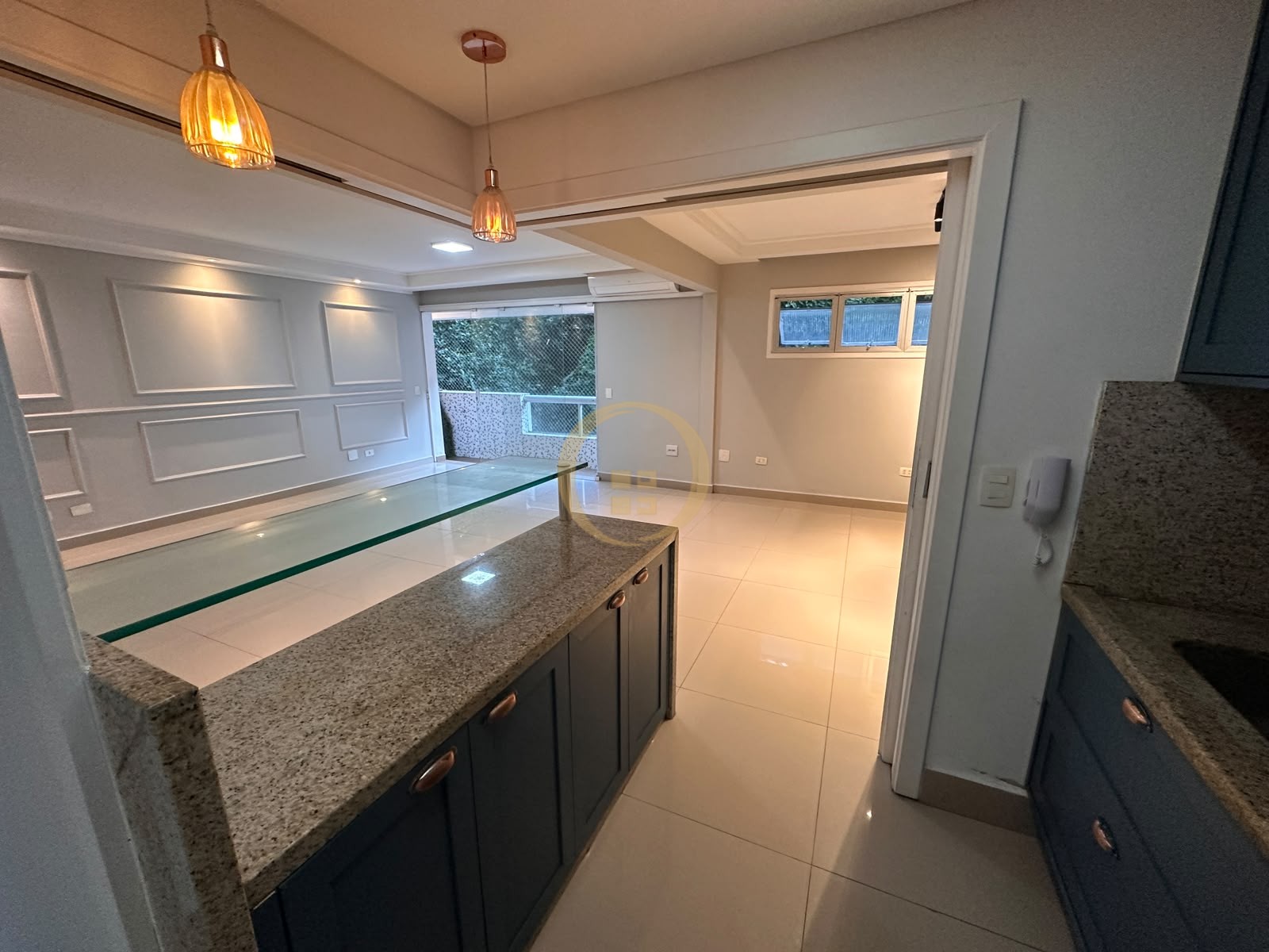 Apartamento na Praia das Pitangueiras, Guarujá - SP
