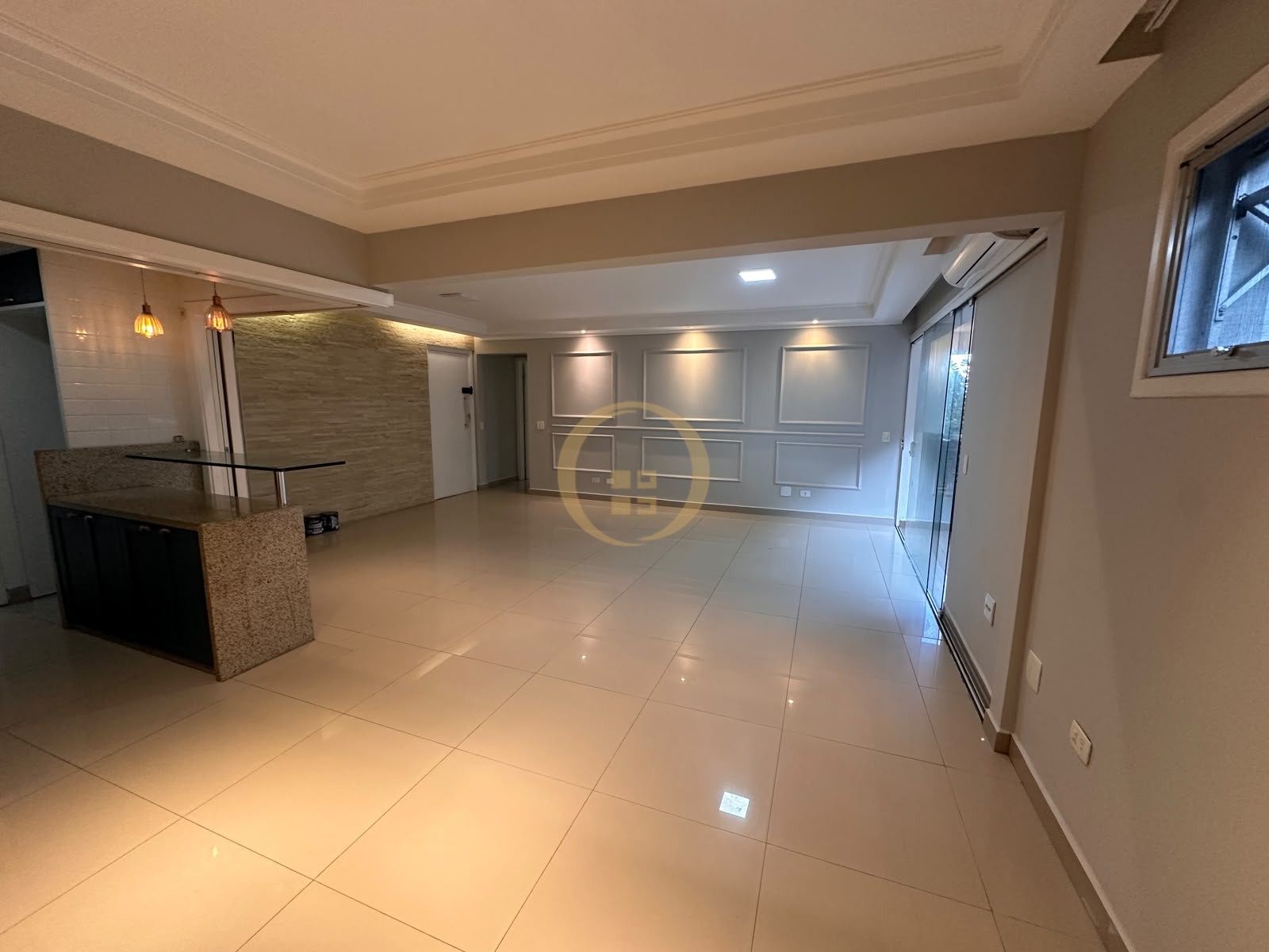 Apartamento na Praia das Pitangueiras, Guarujá - SP
