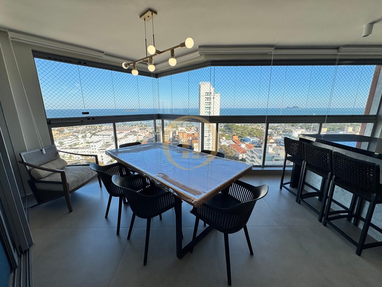 Apartamento na Praia da Enseada, Guarujá - SP