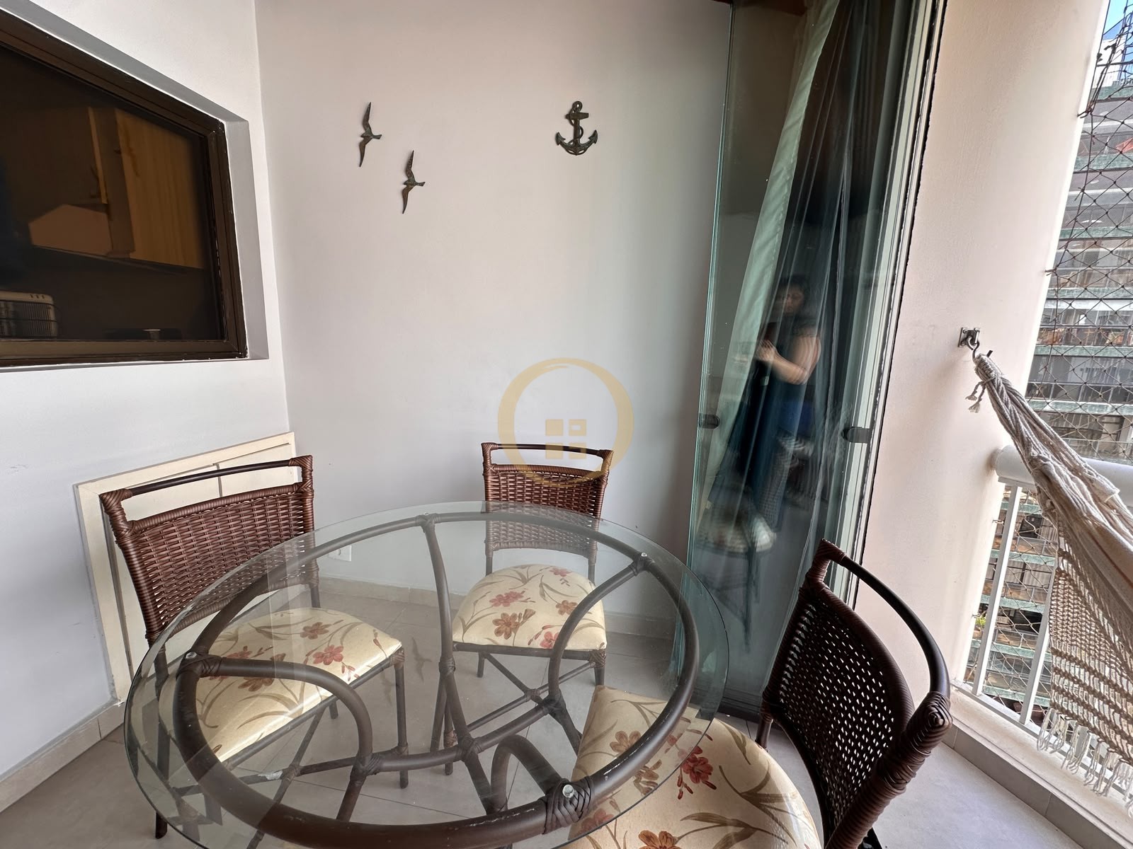 Apartamento na Praia das Pitangueiras, Guarujá - SP