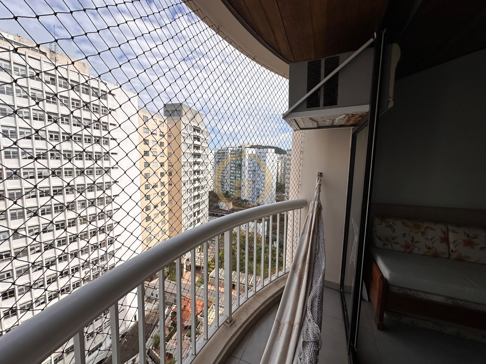 Apartamento na Praia das Pitangueiras, Guarujá - SP