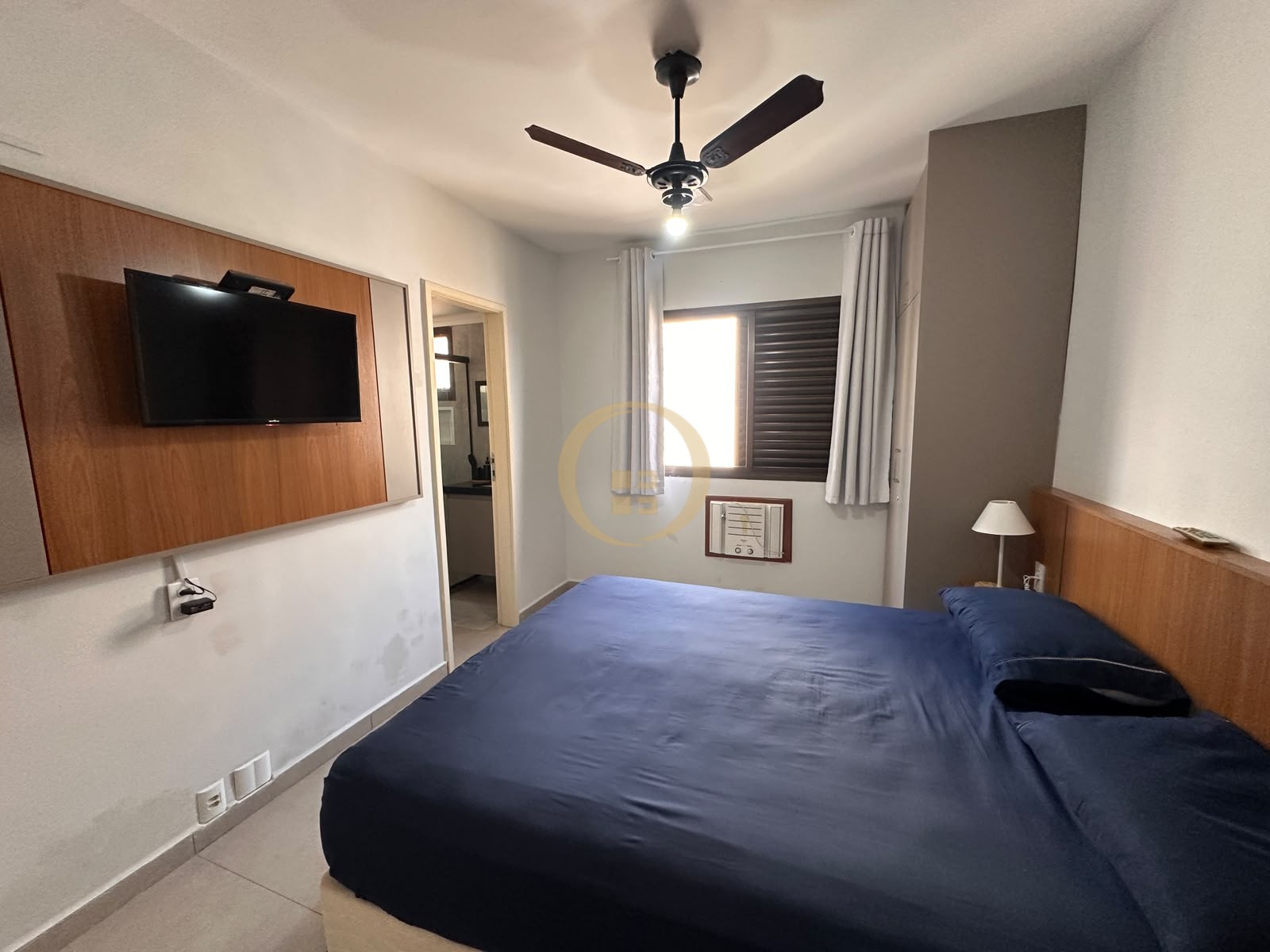 Apartamento na Praia das Pitangueiras, Guarujá - SP