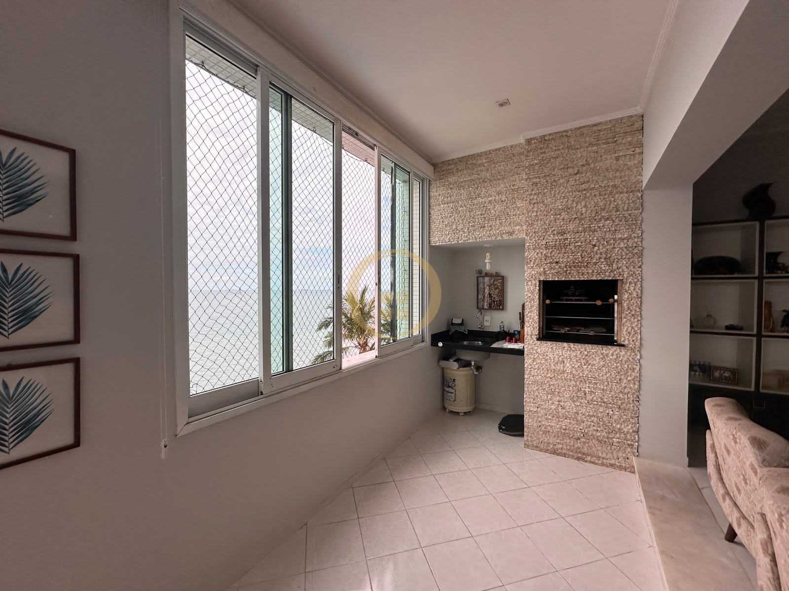 Apartamento Frente ao Mar nas Pitangueiras, Guarujá - SP