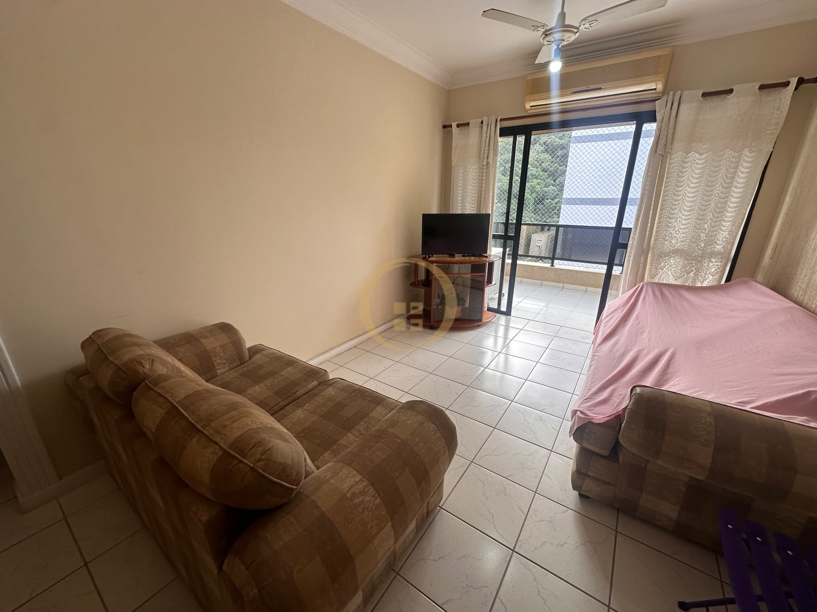 Apartamento-2-dormitorios-Pitangueiras